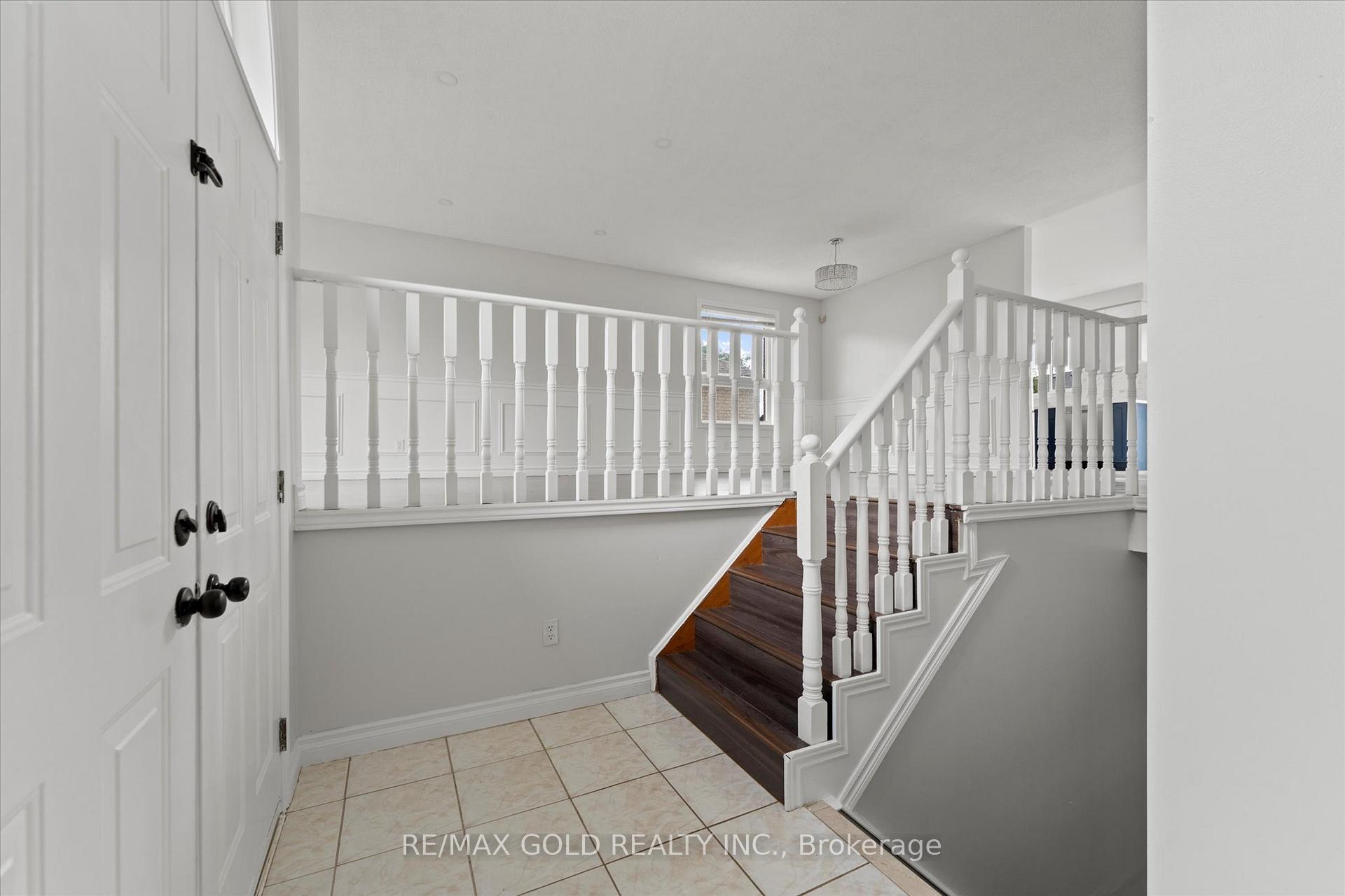 Photo 5 of 3163 Fletcher Crescent, Windsor — HOMEH