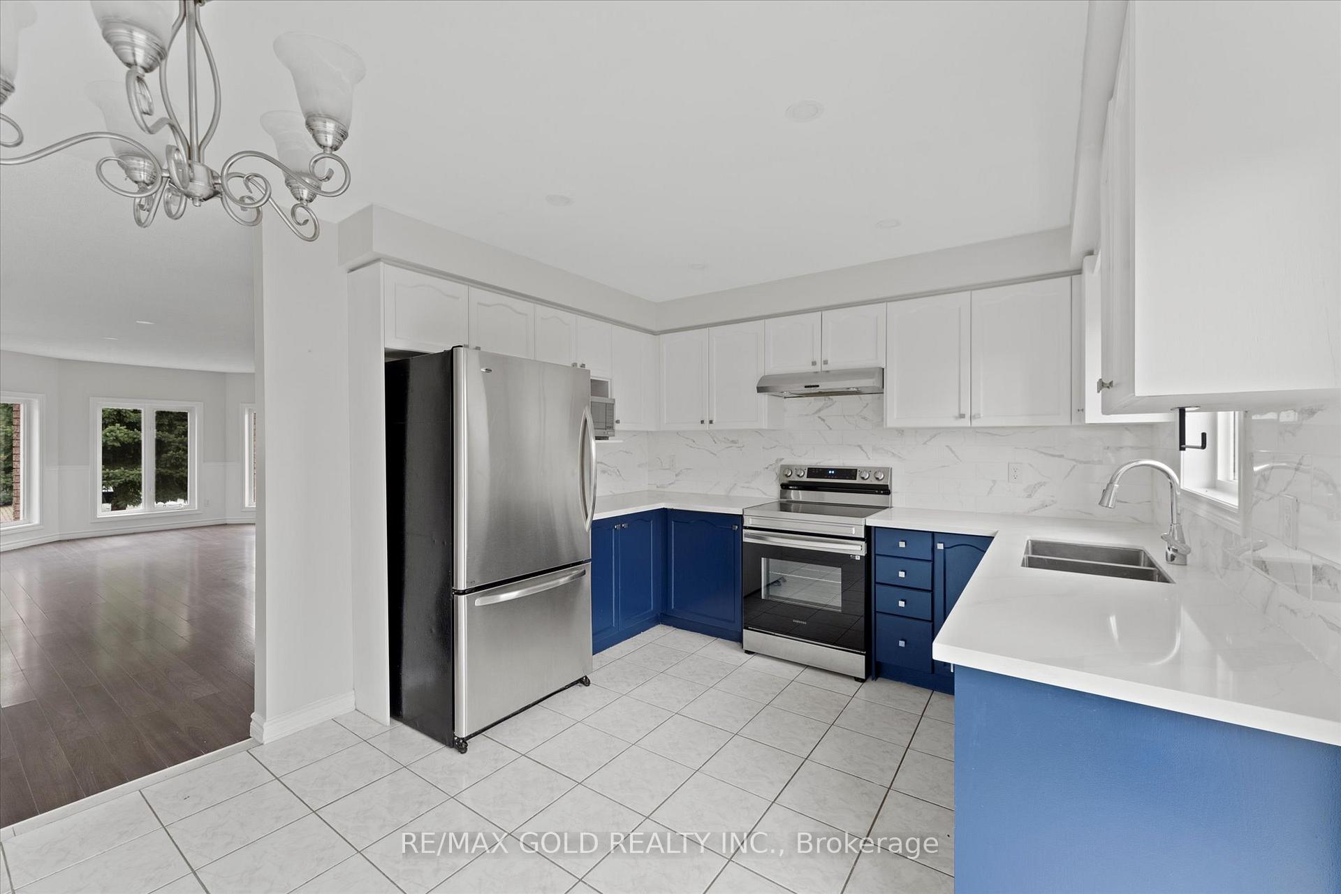 Photo 4 of 3163 Fletcher Crescent, Windsor — HOMEH