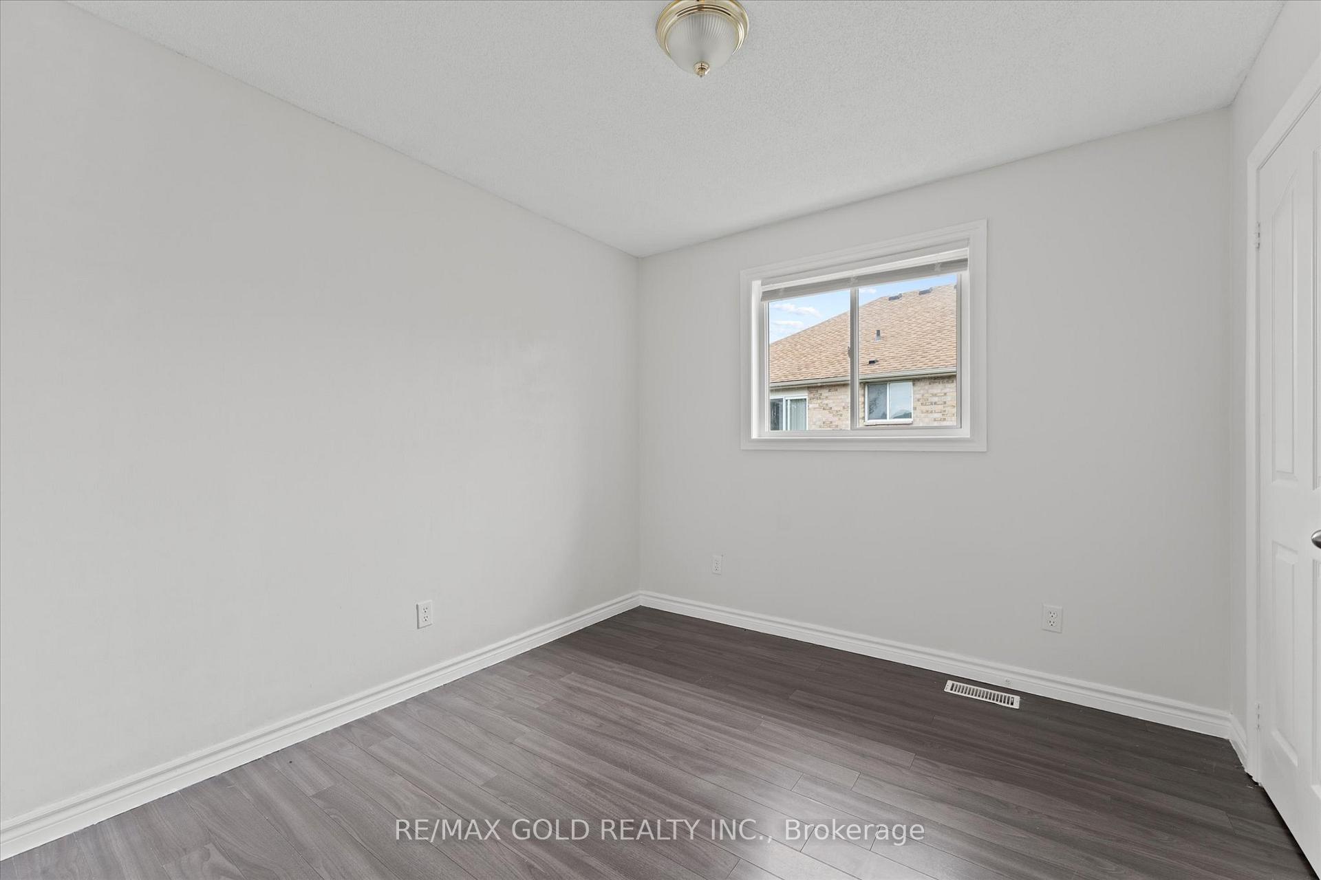 Photo 13 of 3163 Fletcher Crescent, Windsor — HOMEH