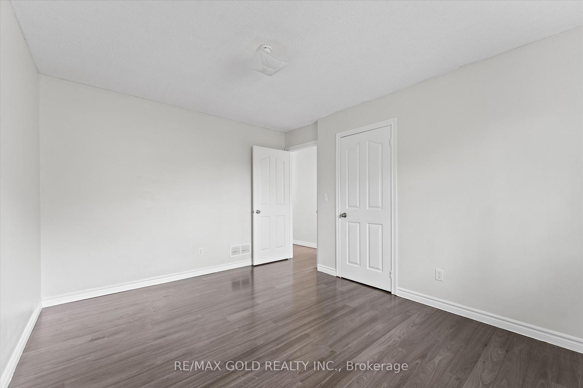 Photo 14 of 3163 Fletcher Crescent, Windsor — HOMEH