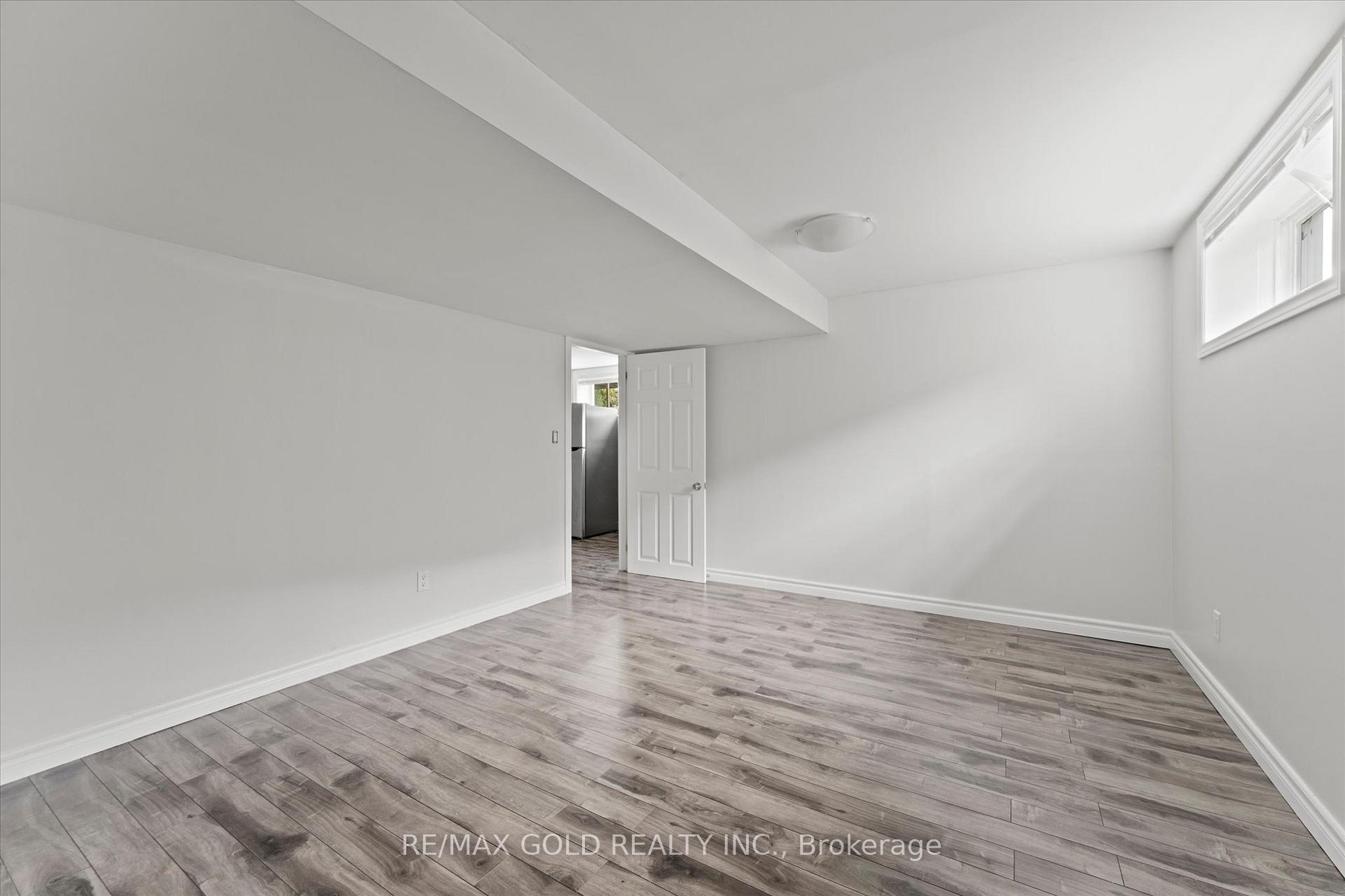 Photo 18 of 3163 Fletcher Crescent, Windsor — HOMEH