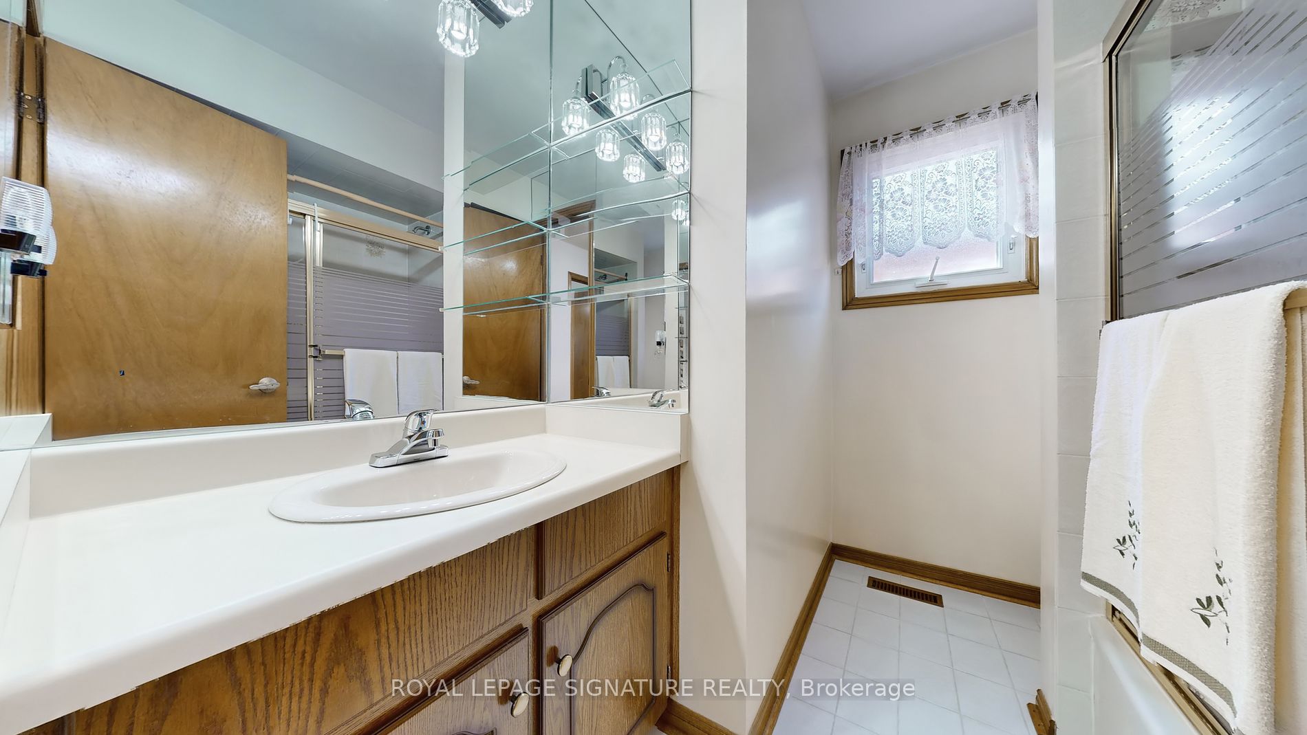 Photo 24 of 27 RichBell Street, Vaughan, Brownridge — HOMEH