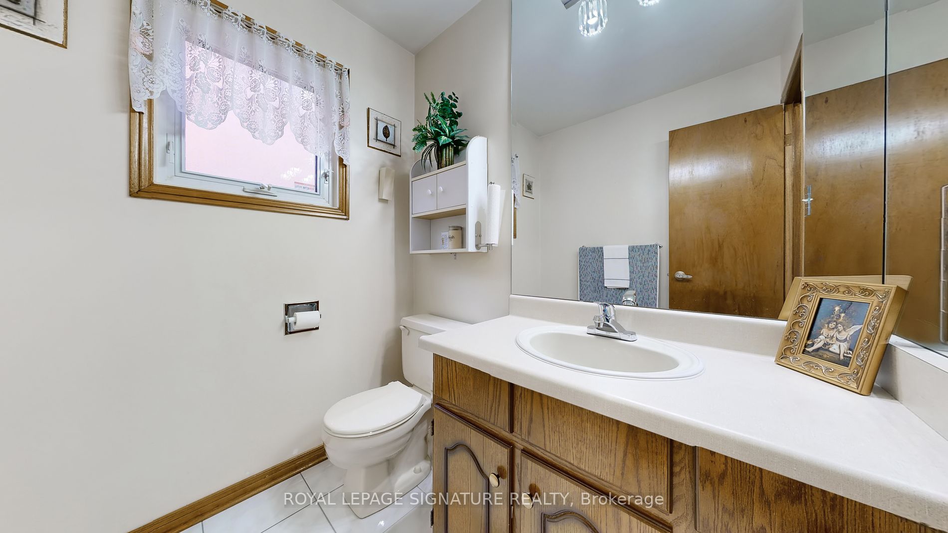 Photo 12 of 27 RichBell Street, Vaughan, Brownridge — HOMEH