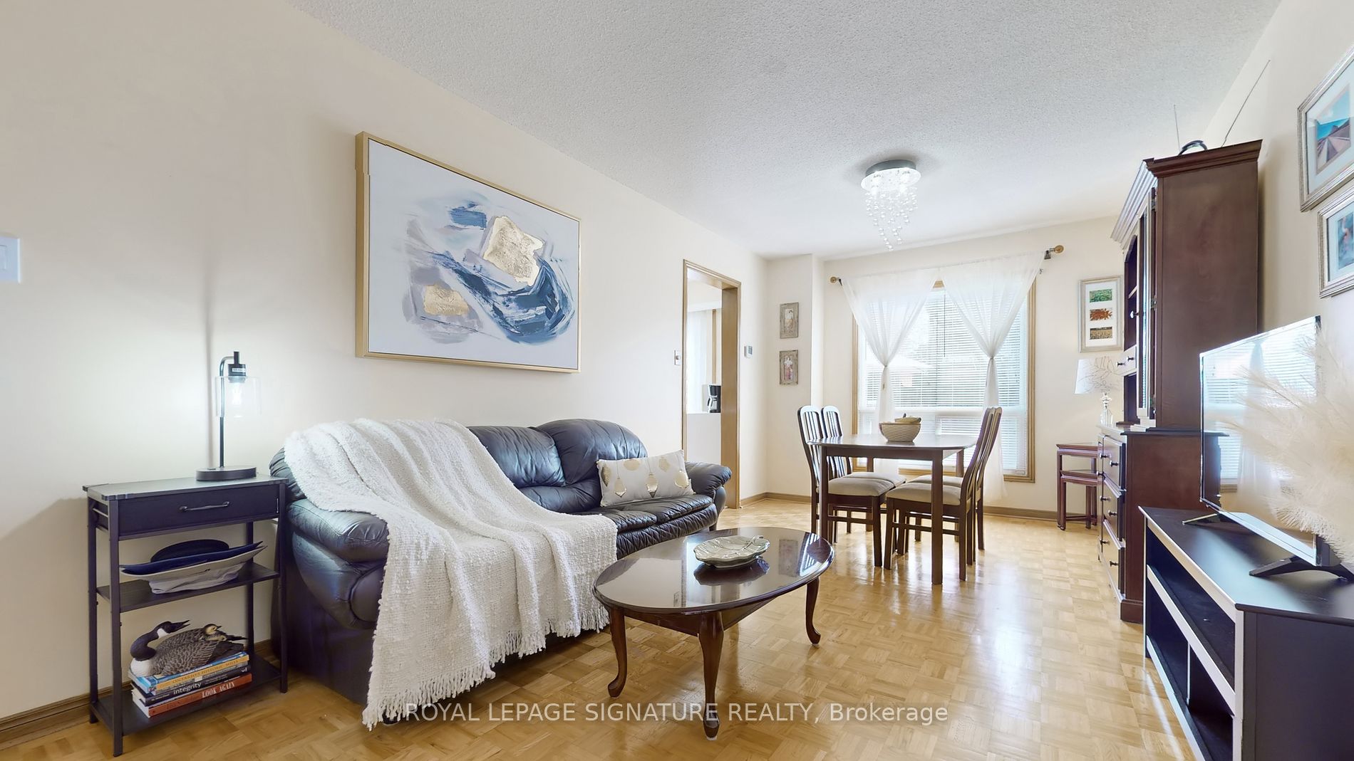 Photo 3 of 27 RichBell Street, Vaughan, Brownridge — HOMEH