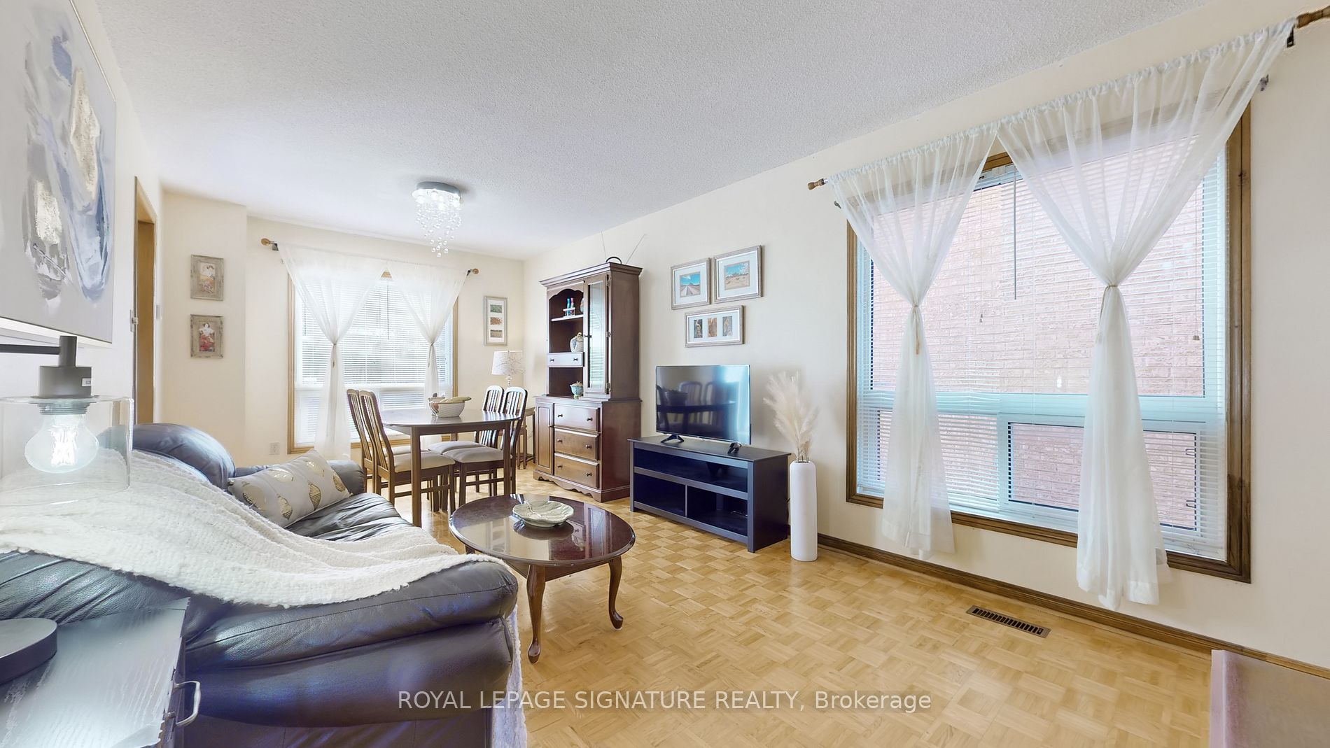 Photo 5 of 27 RichBell Street, Vaughan, Brownridge — HOMEH