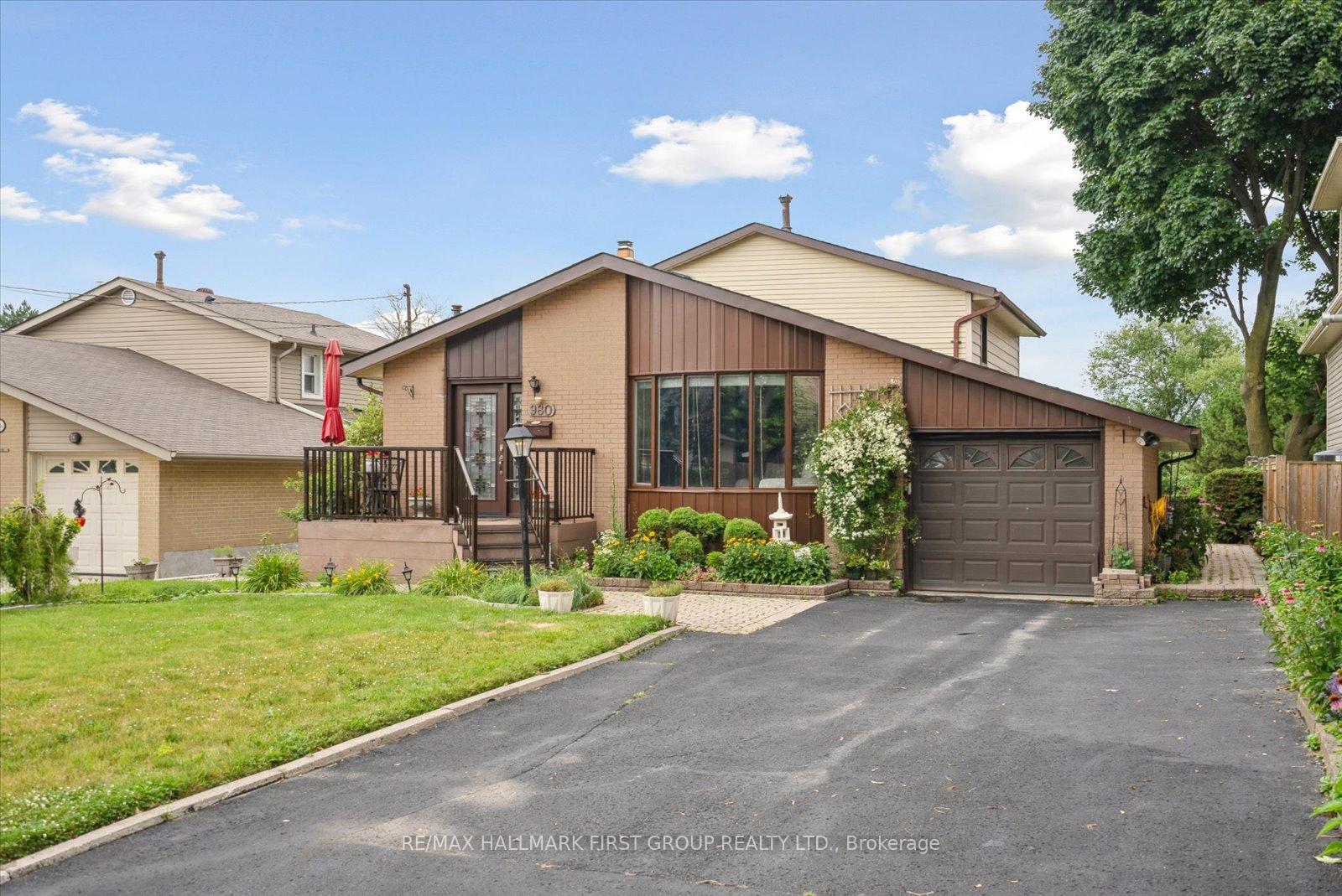 Front of 980 Essa Crescent