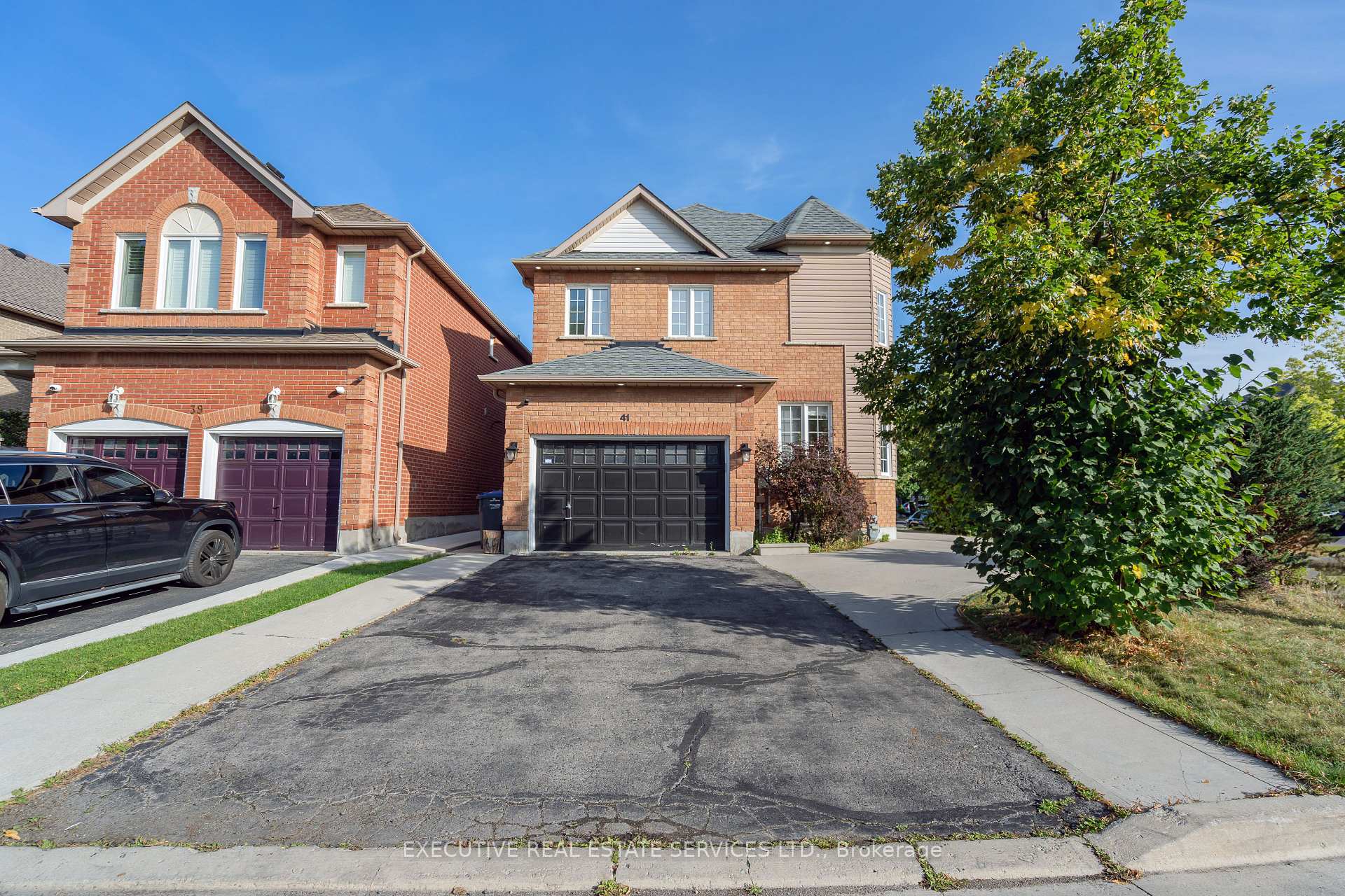 Front of 41 Fallstar Crescent