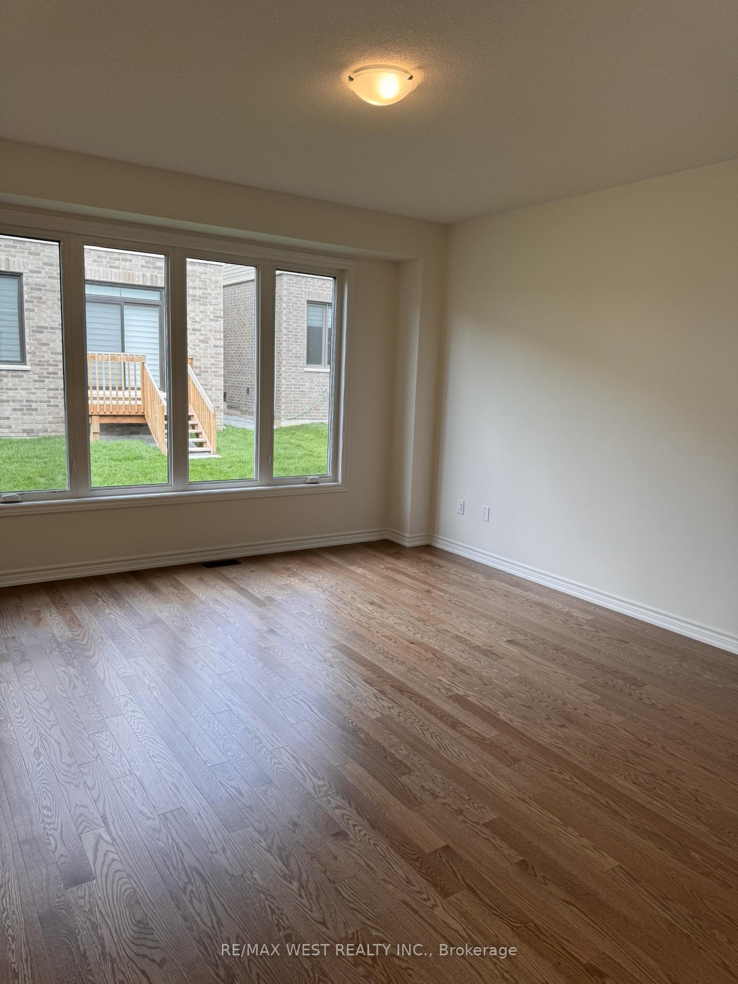 Photo 7 of 11 Gemini Drive, Barrie, Rural Barrie Southeast — HOMEH
