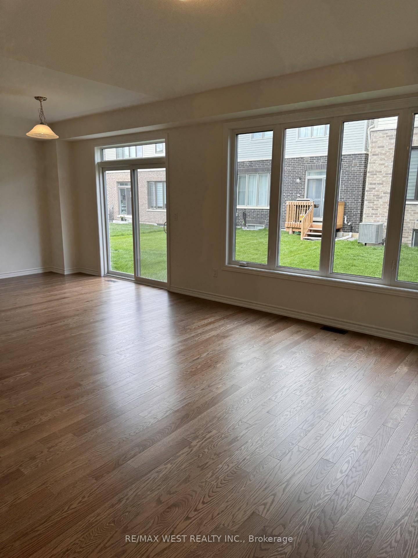 Photo 8 of 11 Gemini Drive, Barrie, Rural Barrie Southeast — HOMEH