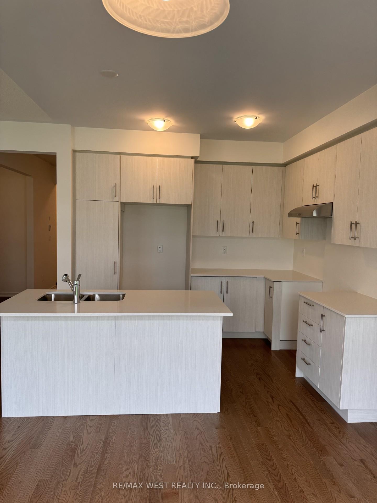Photo 3 of 11 Gemini Drive, Barrie, Rural Barrie Southeast — HOMEH