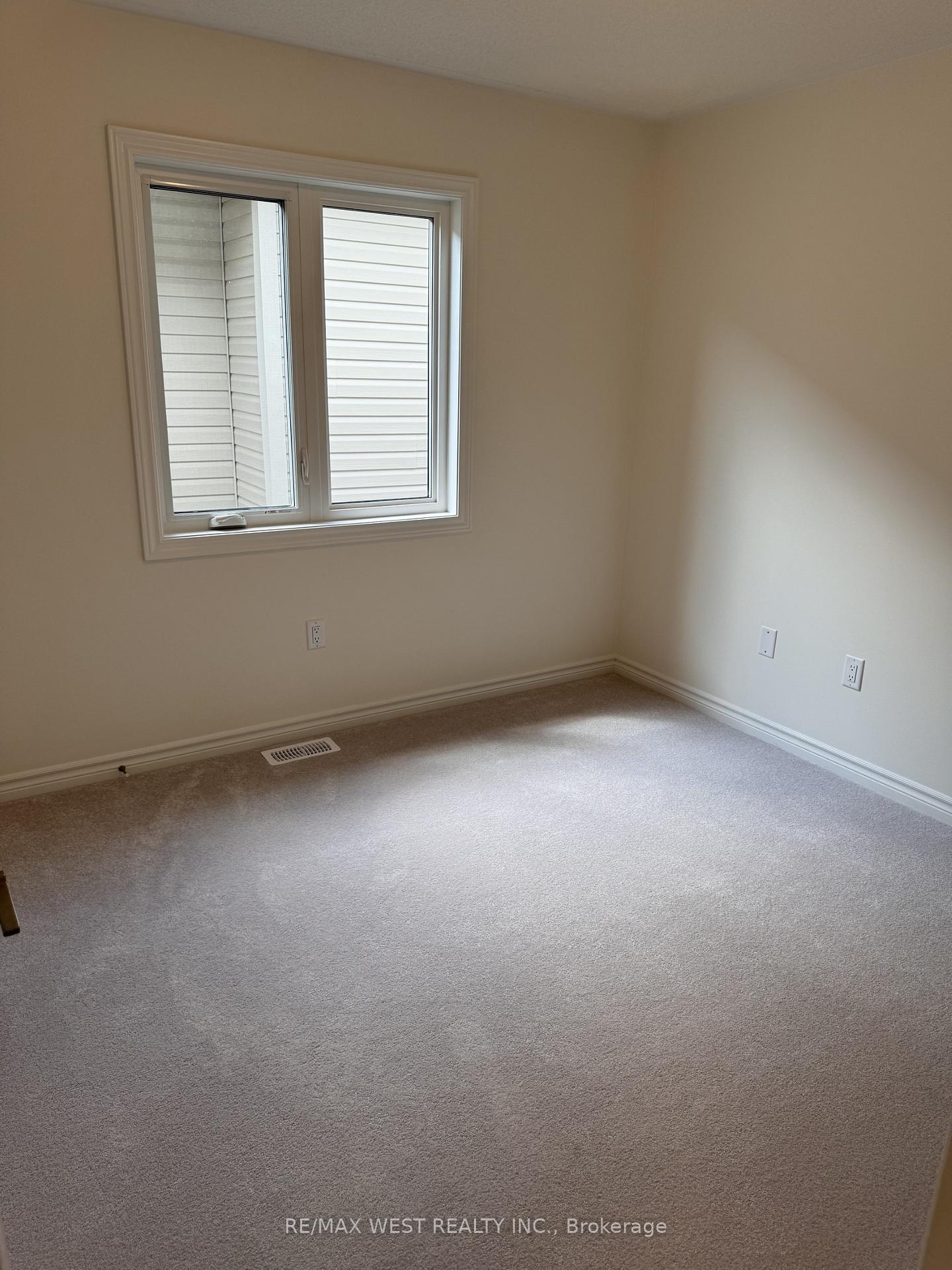 Photo 25 of 11 Gemini Drive, Barrie, Rural Barrie Southeast — HOMEH