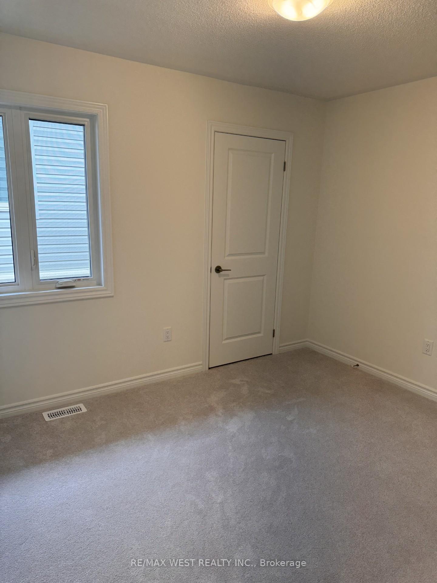 Photo 16 of 11 Gemini Drive, Barrie, Rural Barrie Southeast — HOMEH