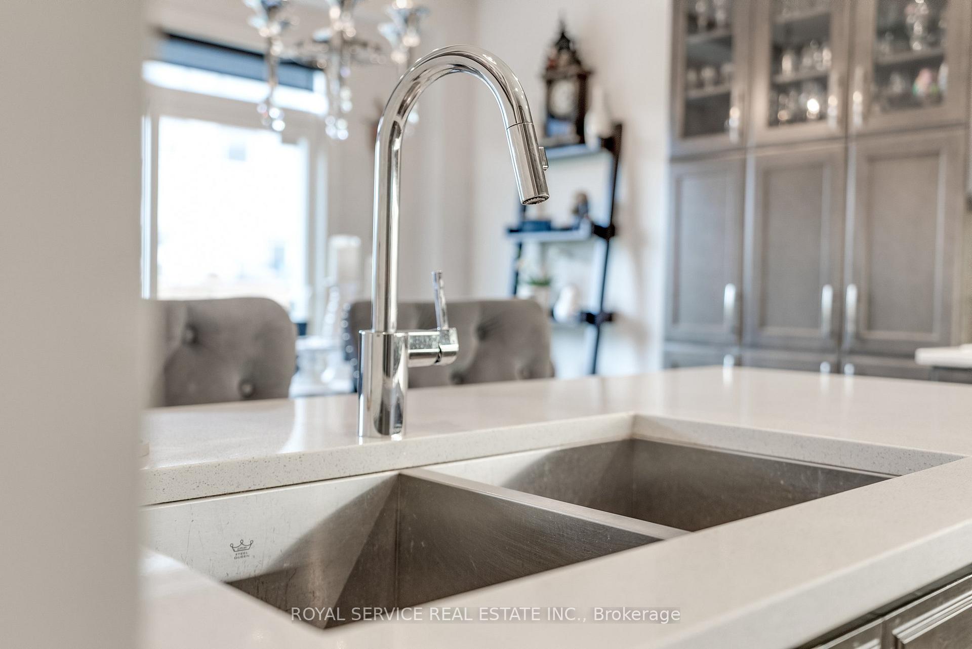 Photo 12 of 2 Northglen Drive, Clarington, Bowmanville — HOMEH
