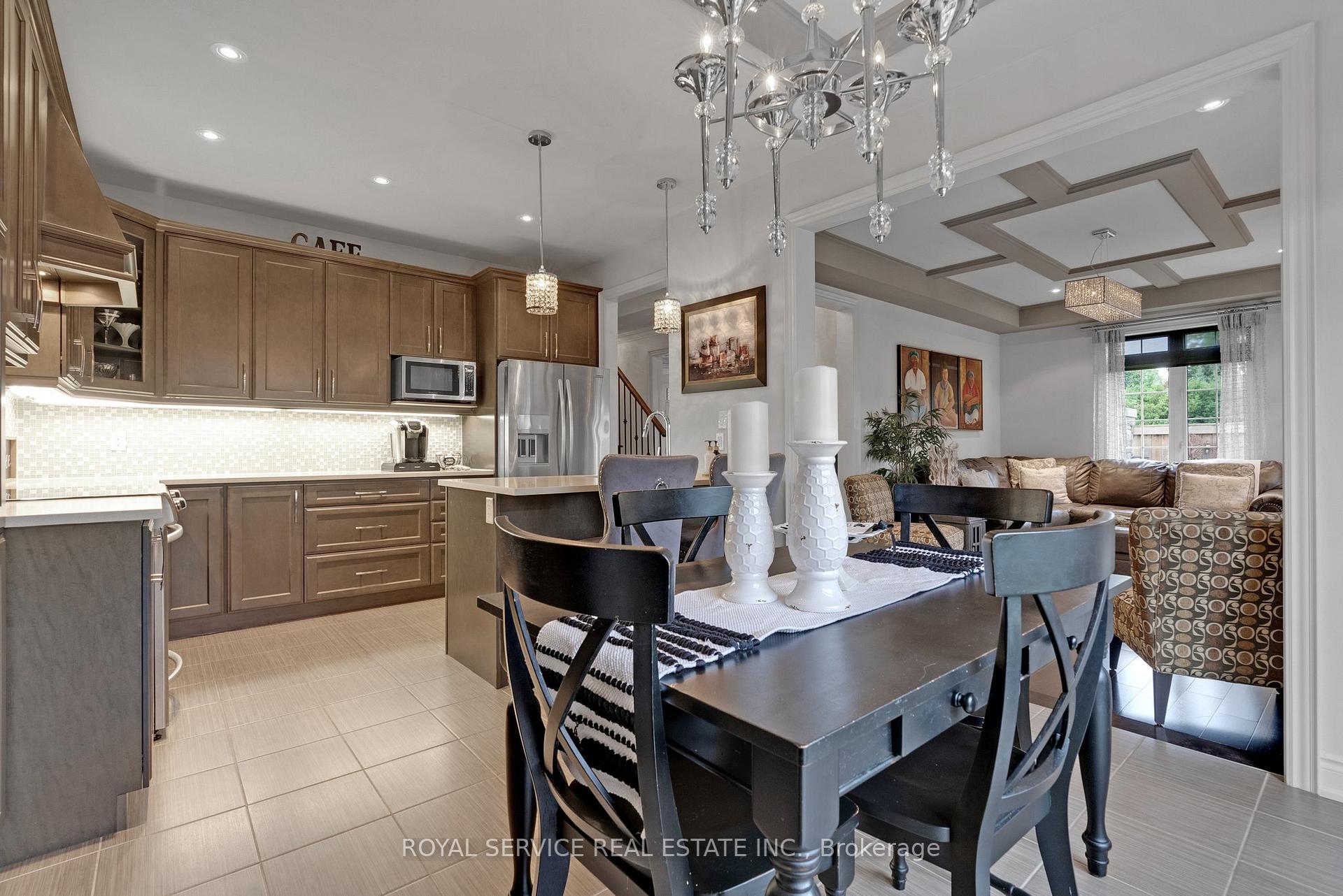 Photo 5 of 2 Northglen Drive, Clarington, Bowmanville — HOMEH