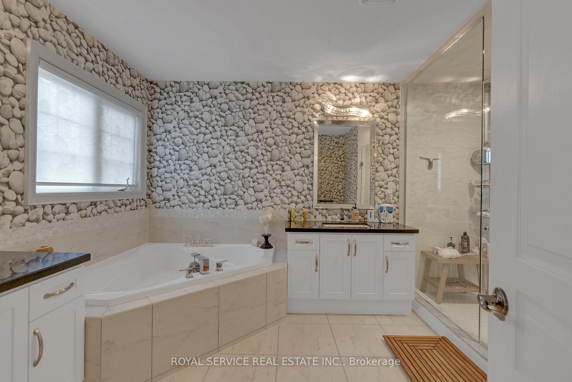 Photo 23 of 2 Northglen Drive, Clarington, Bowmanville — HOMEH