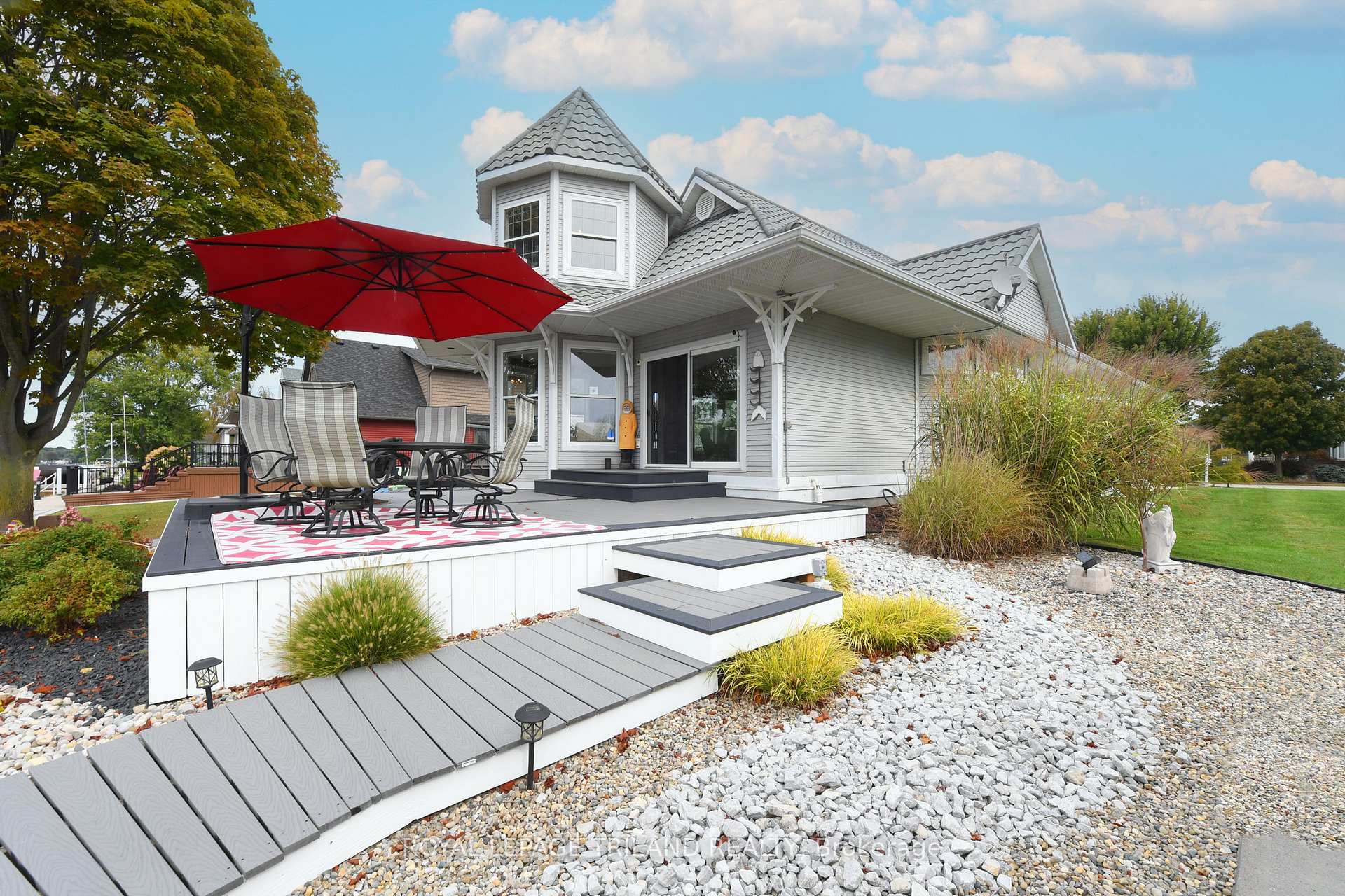 Photo 5 of 4733 Riverside Drive, St. Clair — HOMEH