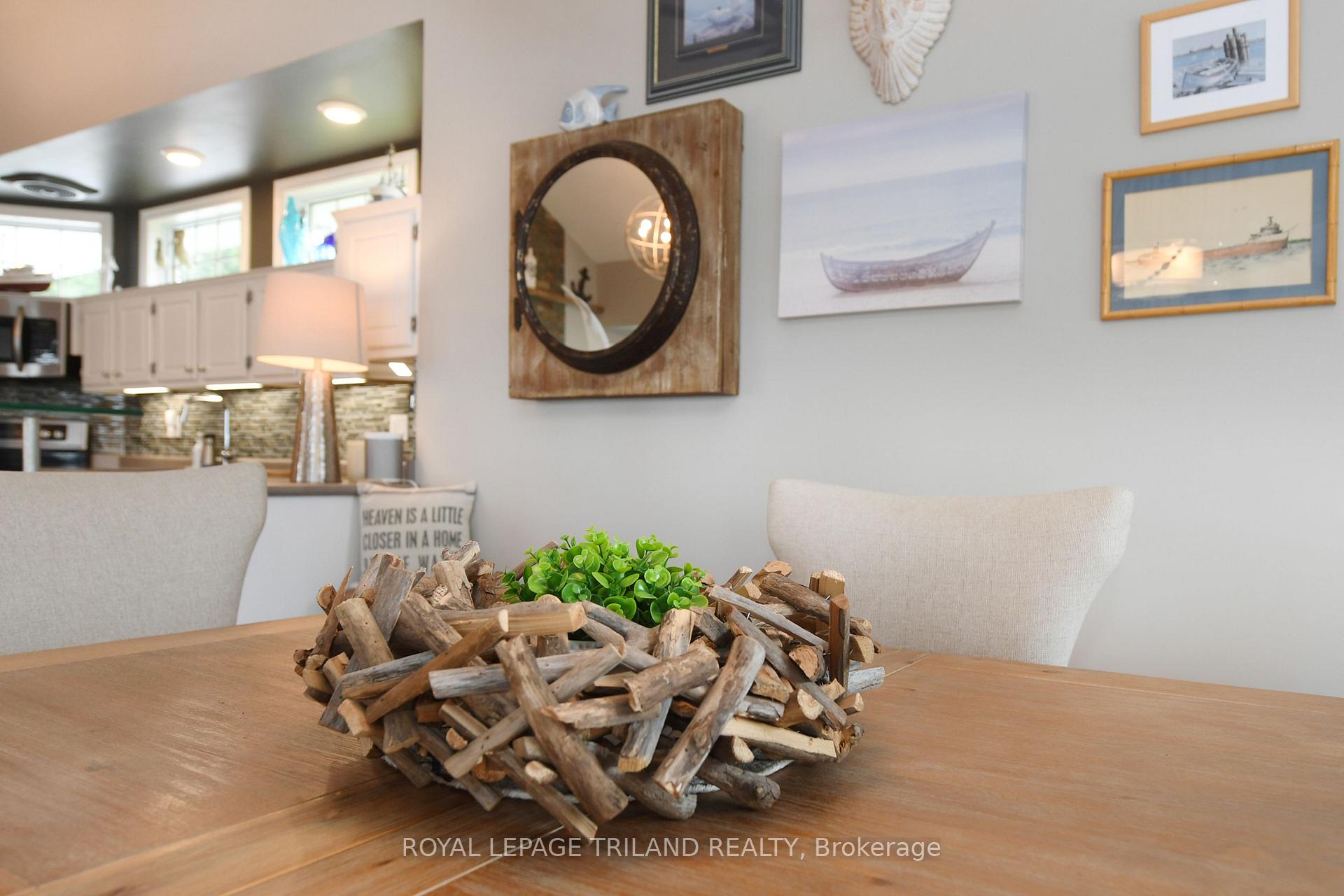 Photo 12 of 4733 Riverside Drive, St. Clair — HOMEH