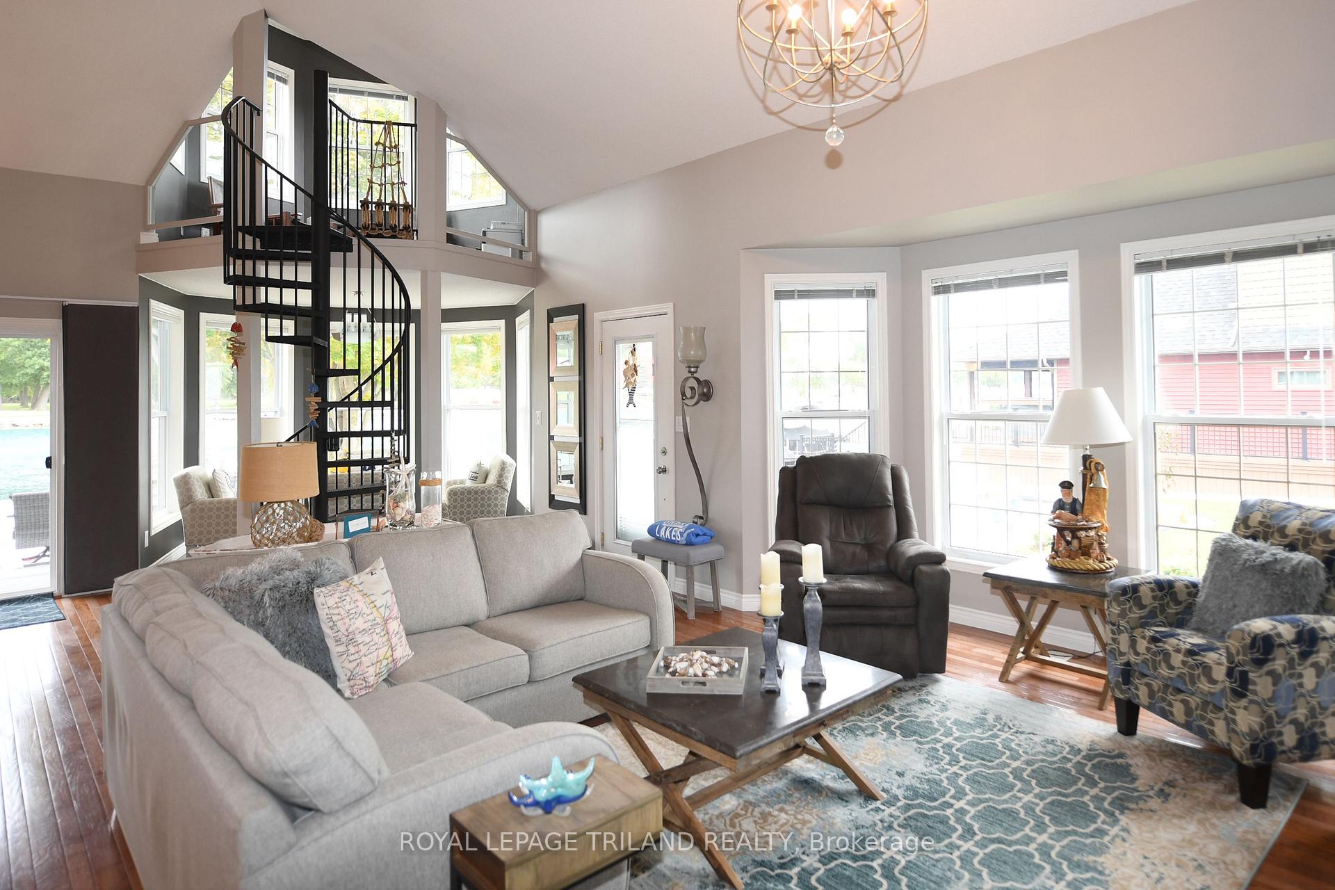 Photo 2 of 4733 Riverside Drive, St. Clair — HOMEH