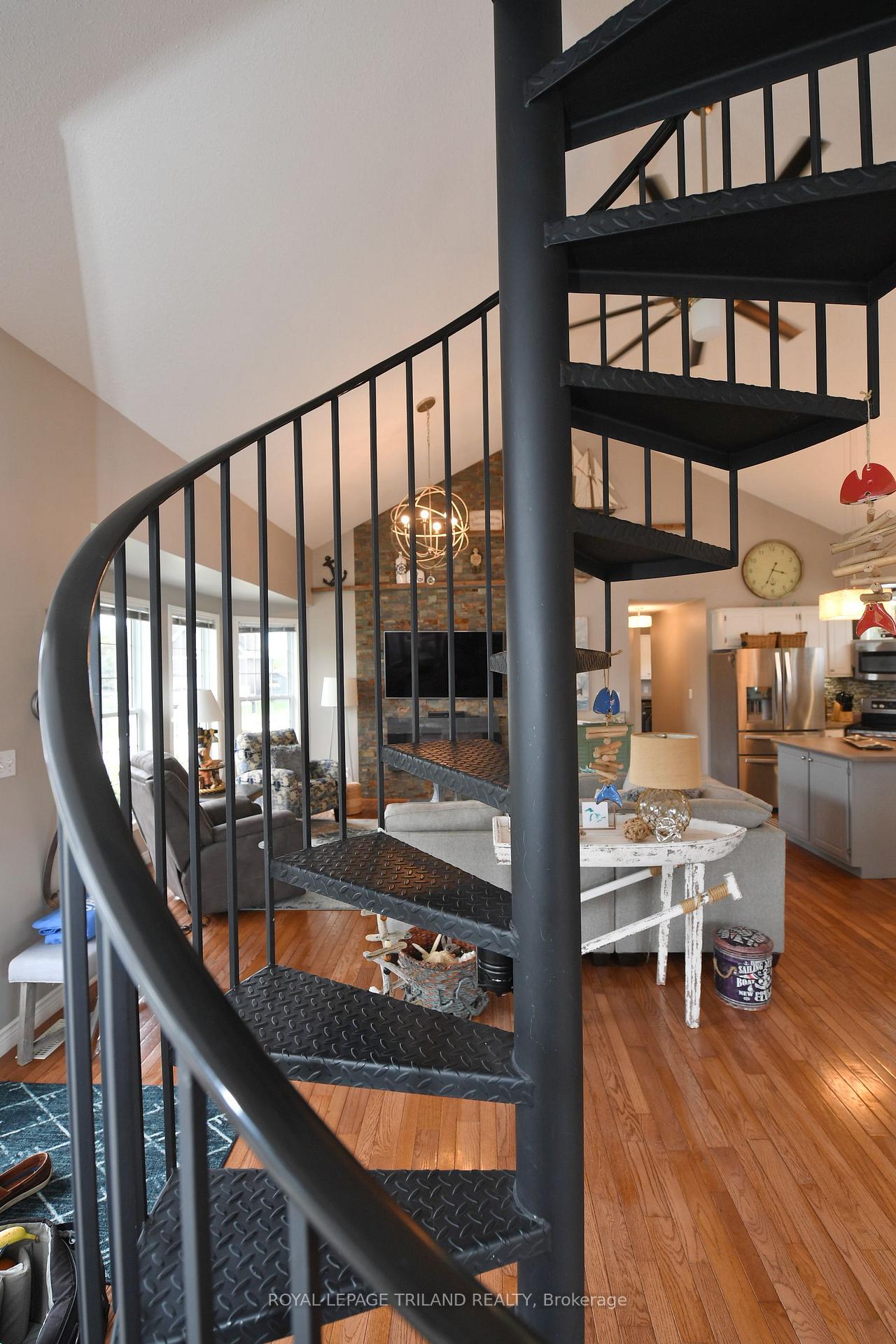 Photo 10 of 4733 Riverside Drive, St. Clair — HOMEH
