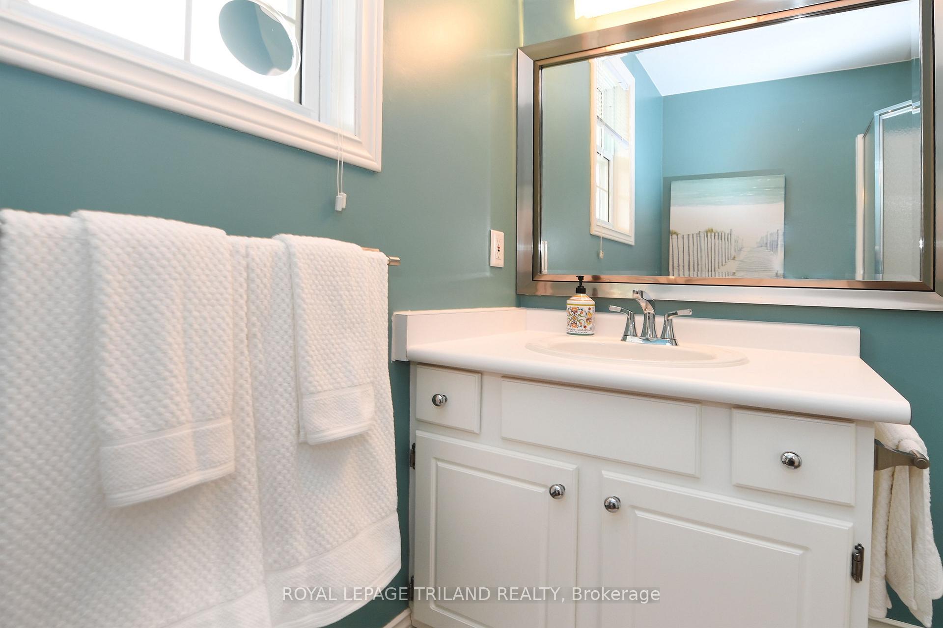 Photo 9 of 4733 Riverside Drive, St. Clair — HOMEH