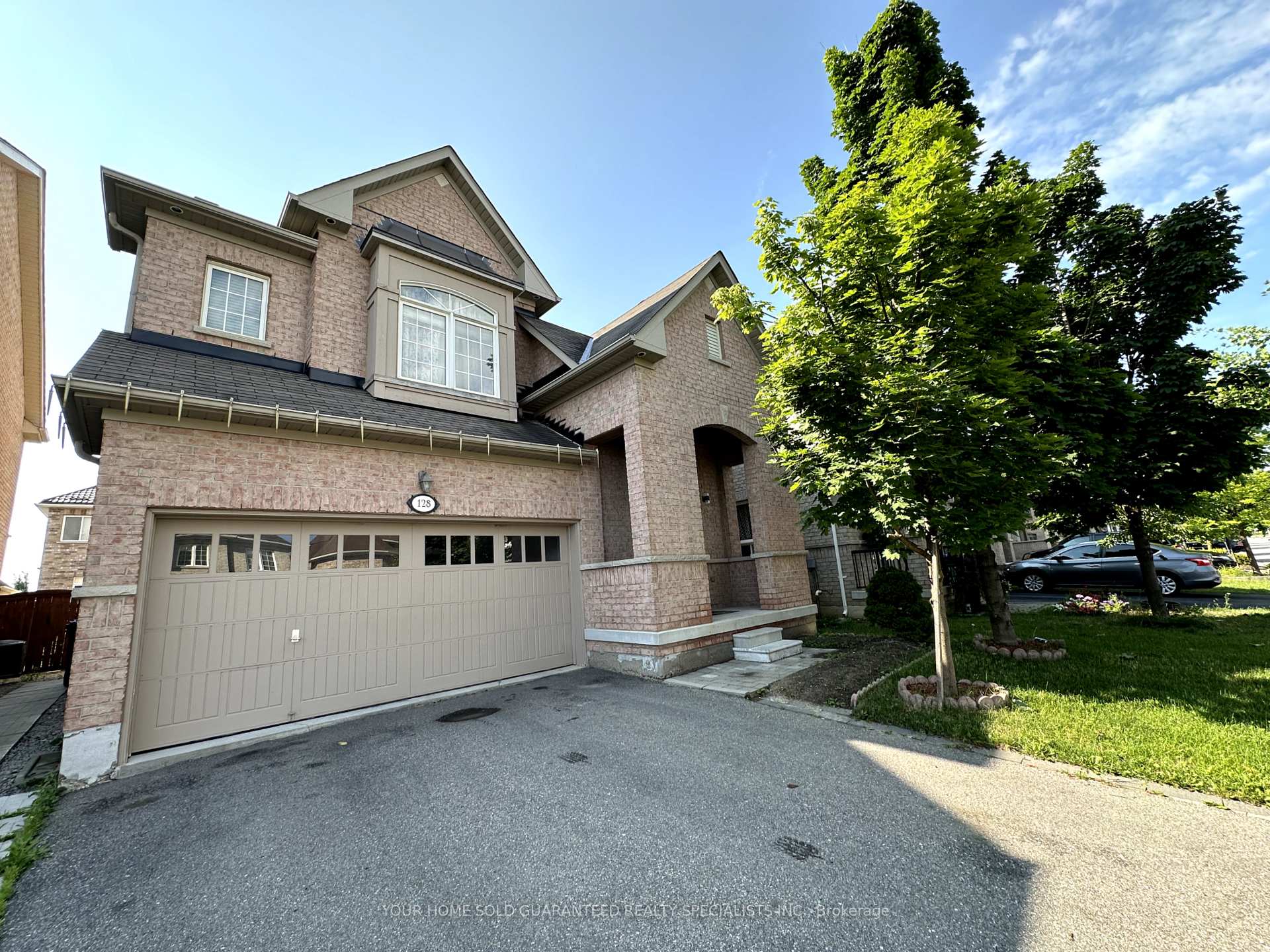 Photo 4 of 128 Watsonbrook Drive, Brampton, Sandringham-Wellington — HOMEH
