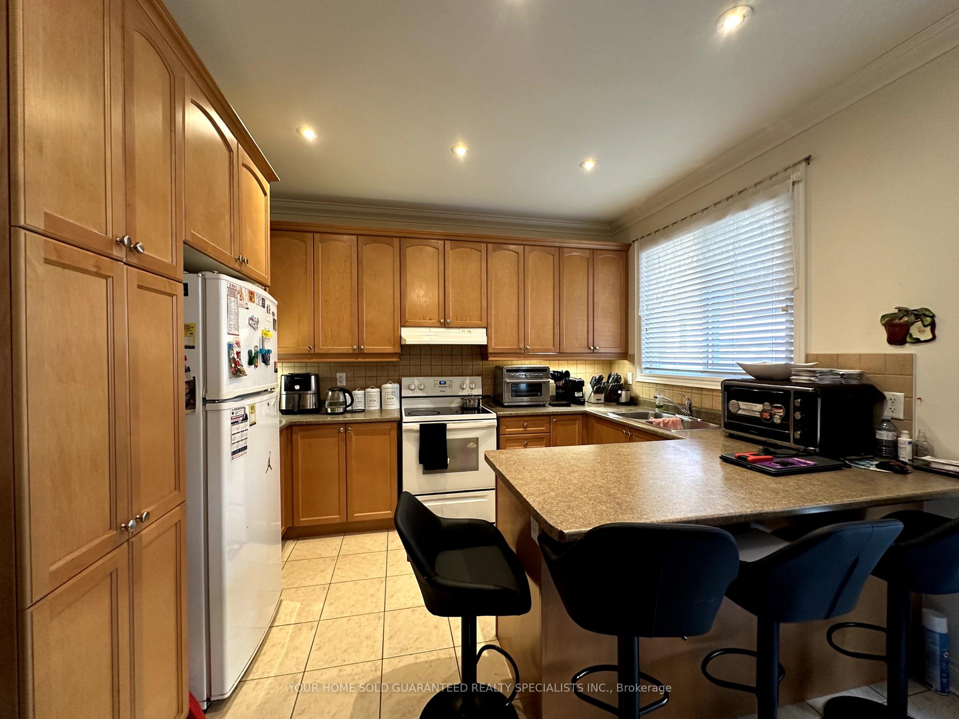 Photo 9 of 128 Watsonbrook Drive, Brampton, Sandringham-Wellington — HOMEH