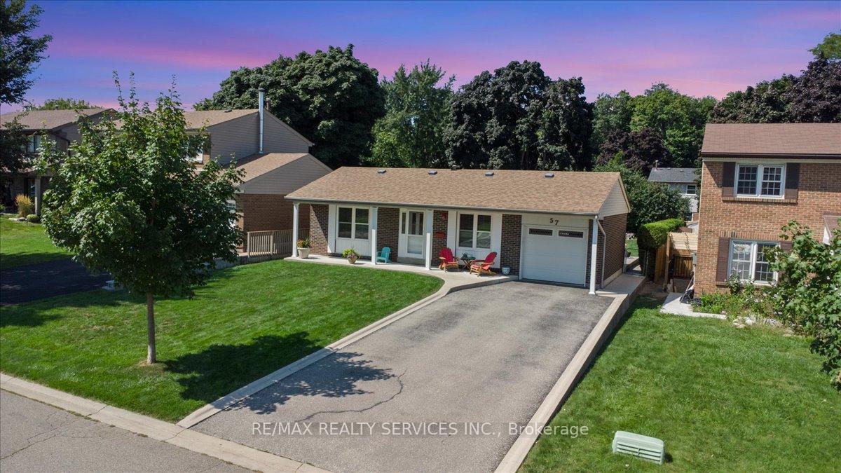 Photo 2 of 57 Lorraine Crescent, Brampton, Westgate — HOMEH