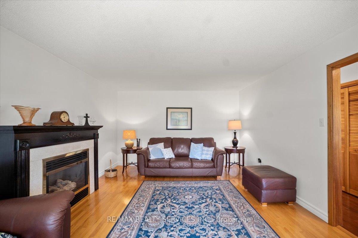 Photo 3 of 57 Lorraine Crescent, Brampton, Westgate — HOMEH