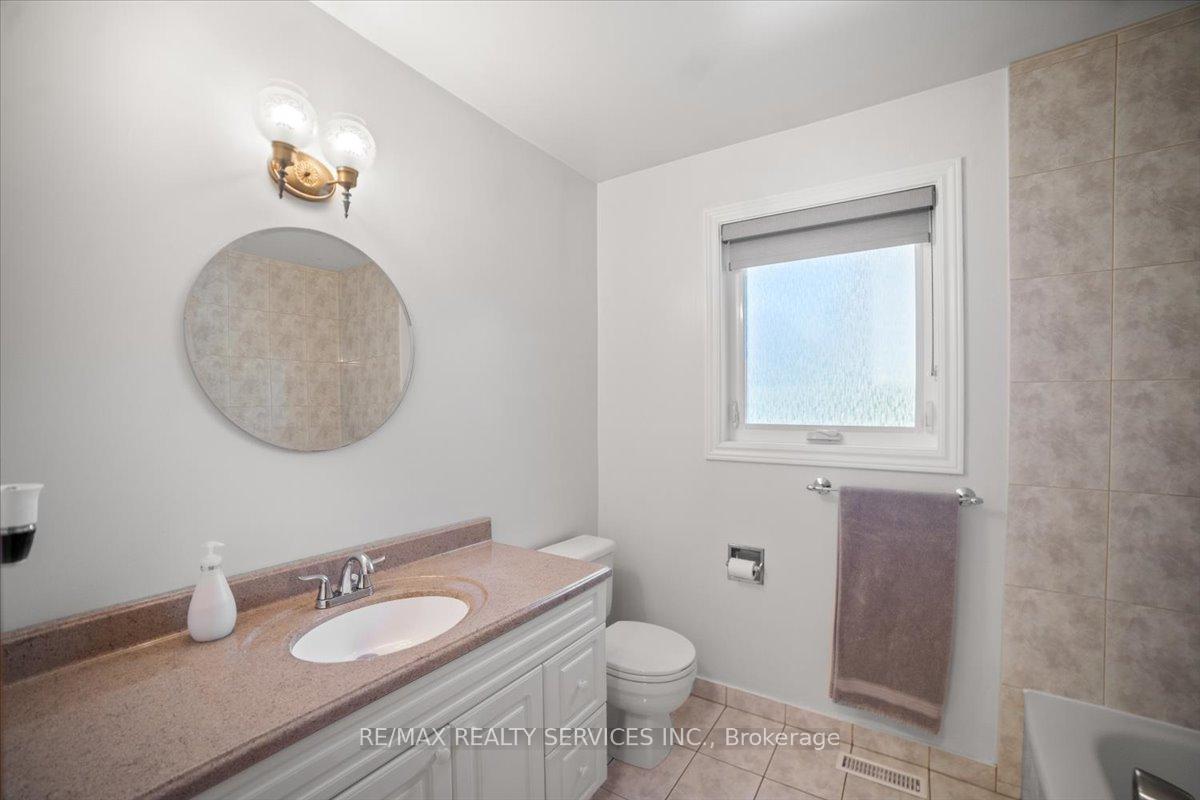 Photo 13 of 57 Lorraine Crescent, Brampton, Westgate — HOMEH