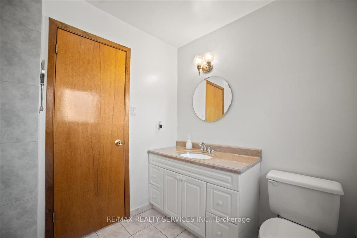 Photo 23 of 57 Lorraine Crescent, Brampton, Westgate — HOMEH