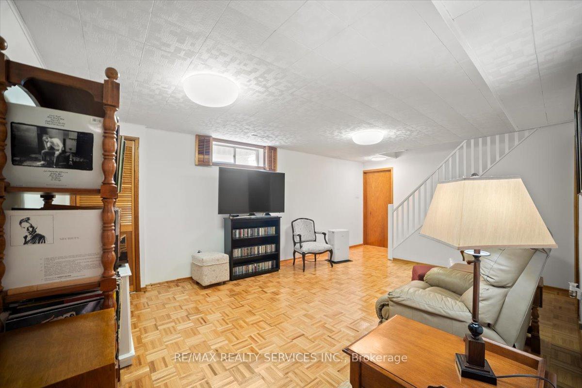 Photo 14 of 57 Lorraine Crescent, Brampton, Westgate — HOMEH