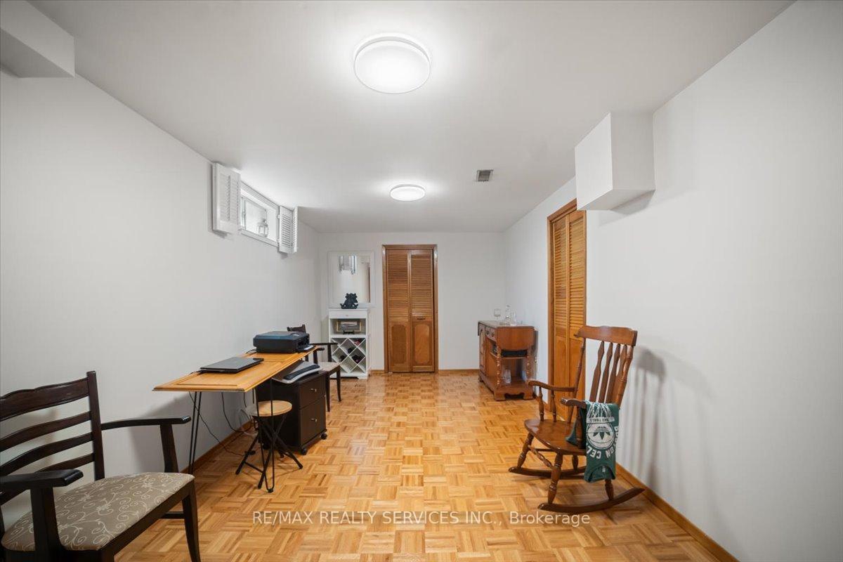 Photo 16 of 57 Lorraine Crescent, Brampton, Westgate — HOMEH