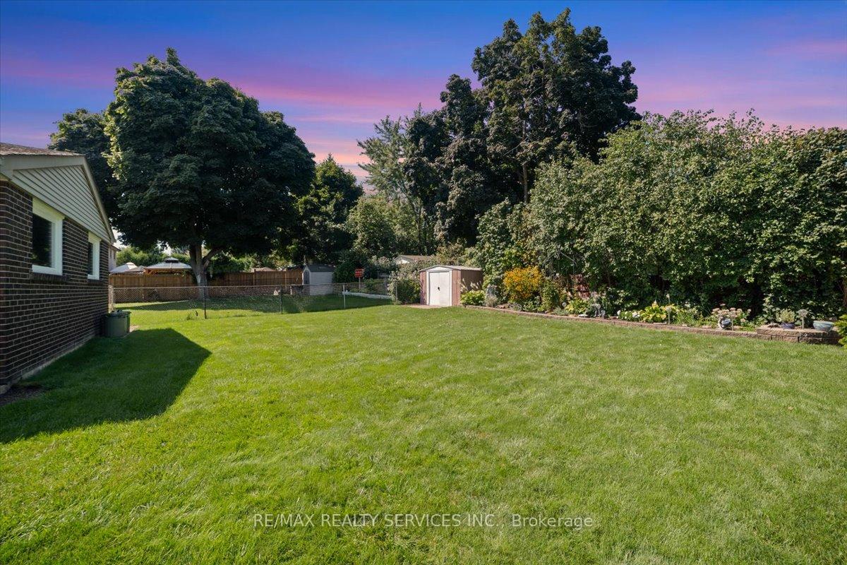 Photo 17 of 57 Lorraine Crescent, Brampton, Westgate — HOMEH