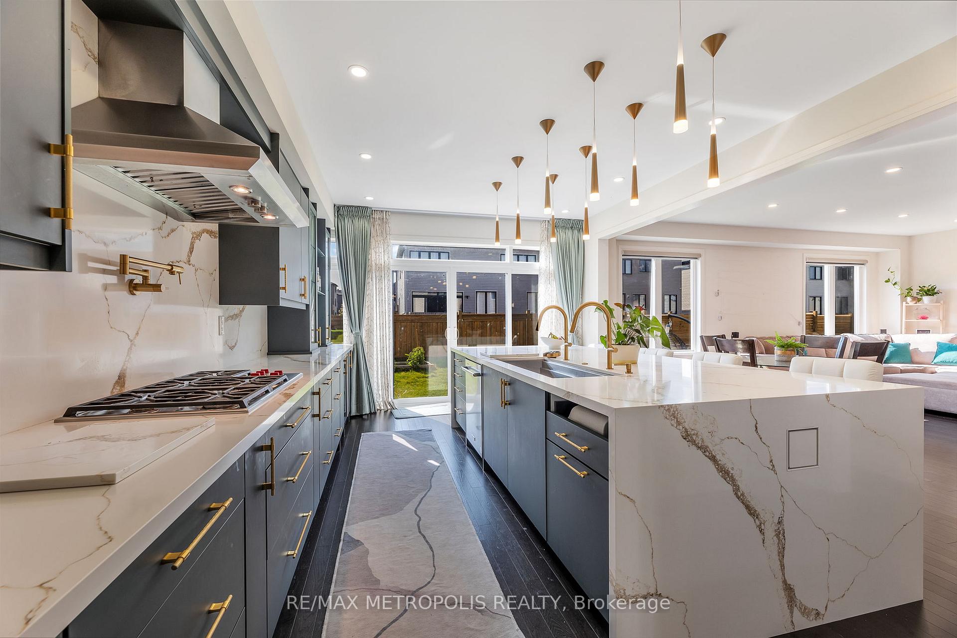 Photo 4 of 6 Yacht Drive, Clarington, Bowmanville — HOMEH
