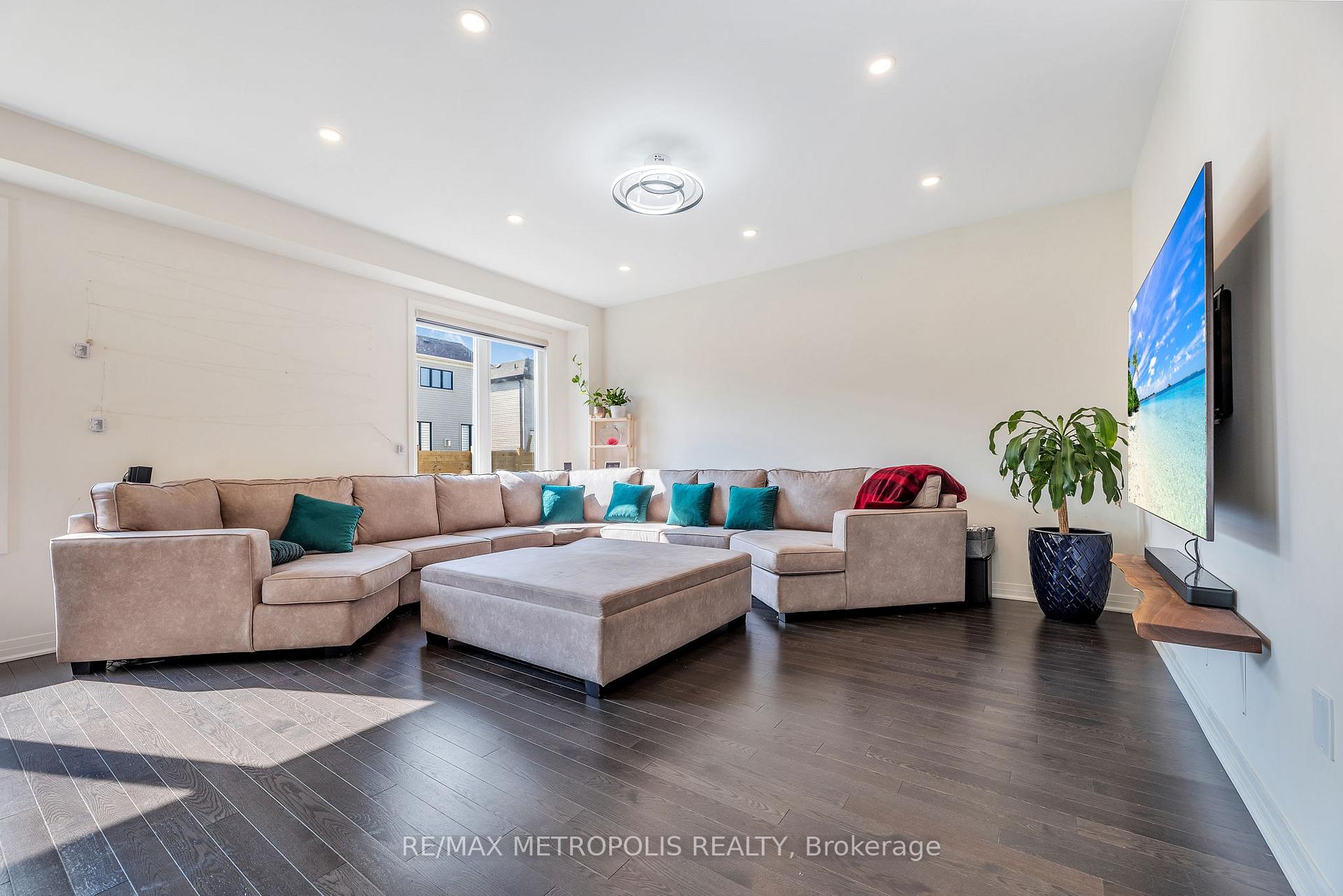 Photo 7 of 6 Yacht Drive, Clarington, Bowmanville — HOMEH