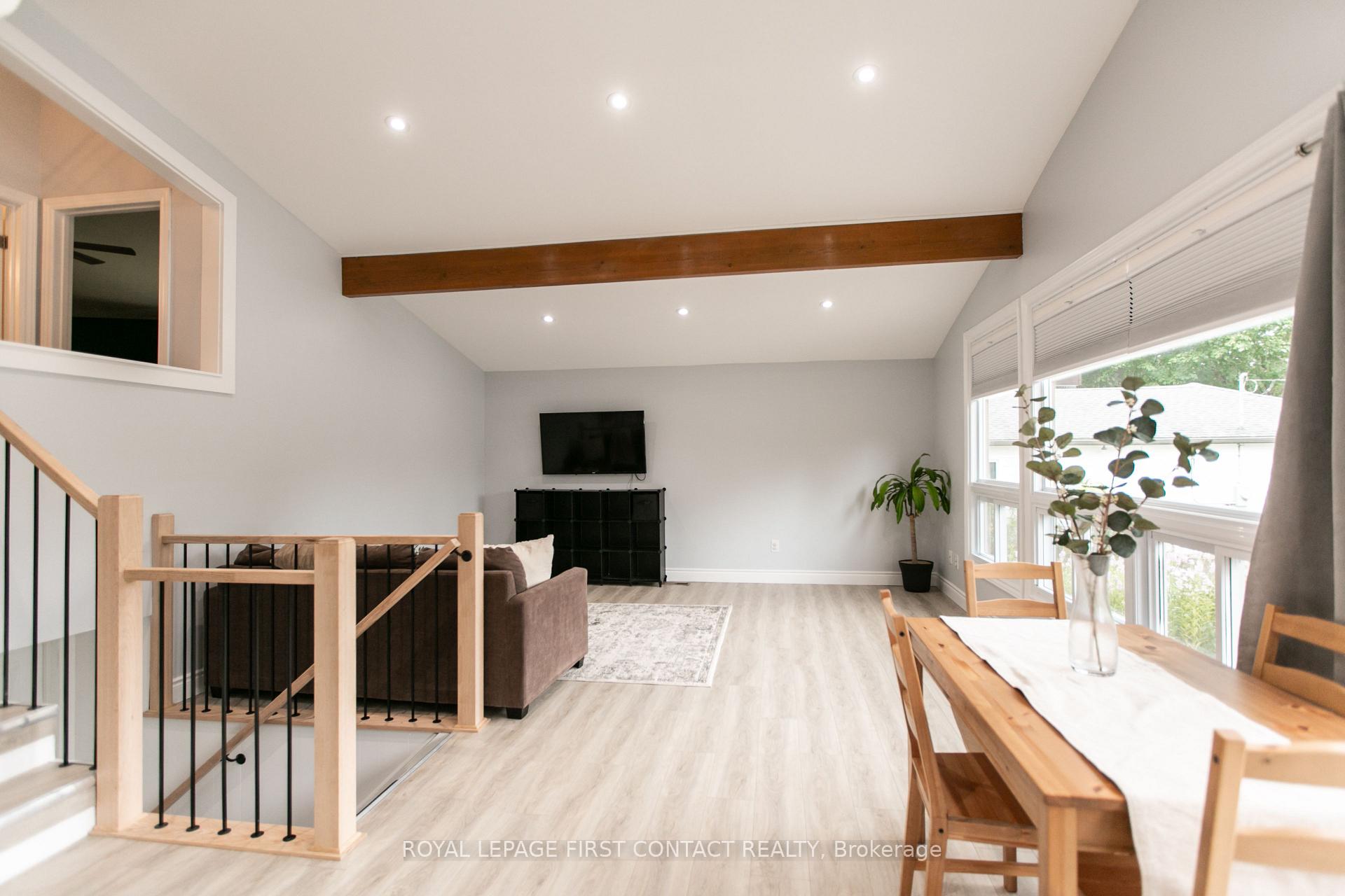 Photo 2 of 1533 Gill Road, Springwater, Midhurst — HOMEH