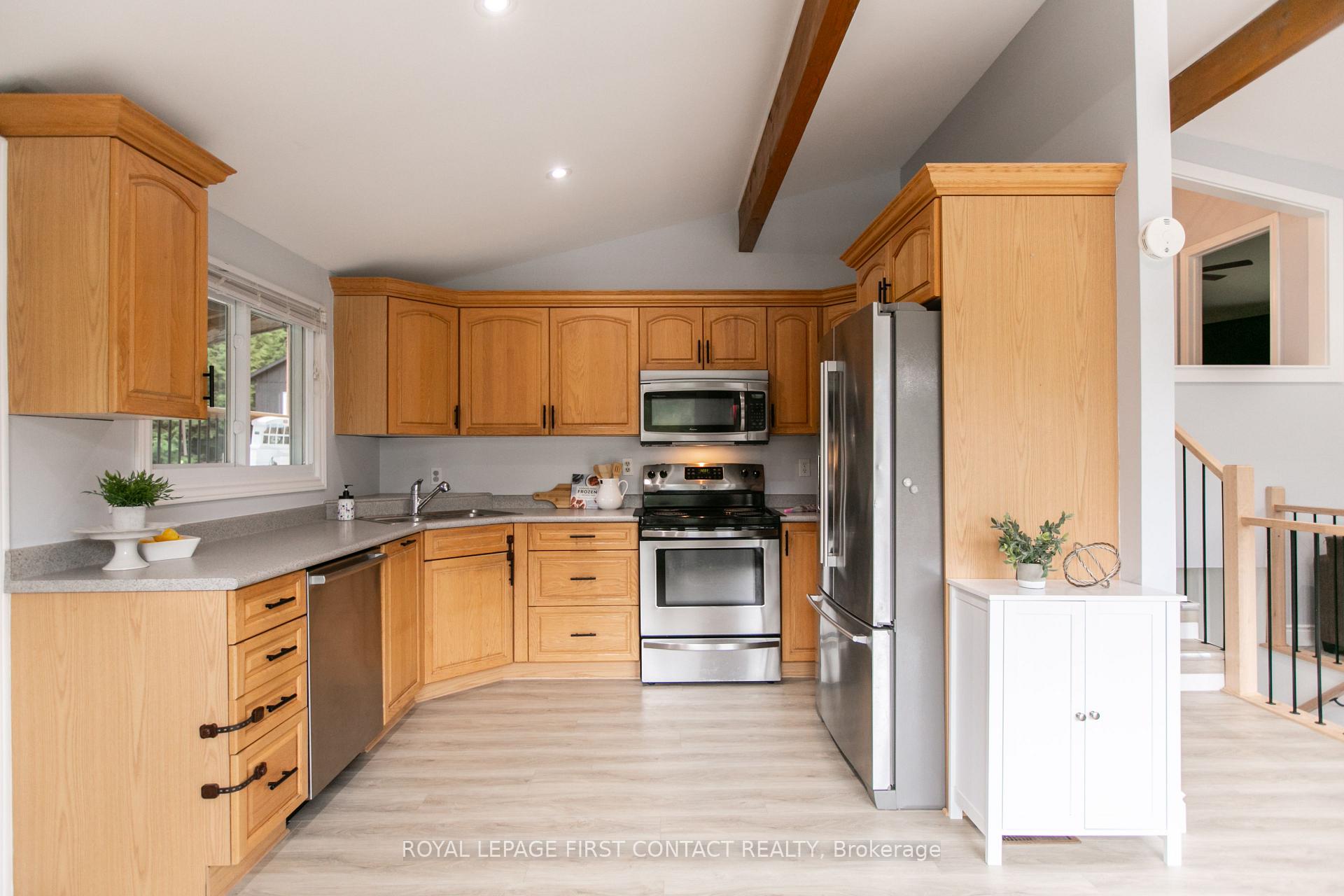 Photo 10 of 1533 Gill Road, Springwater, Midhurst — HOMEH