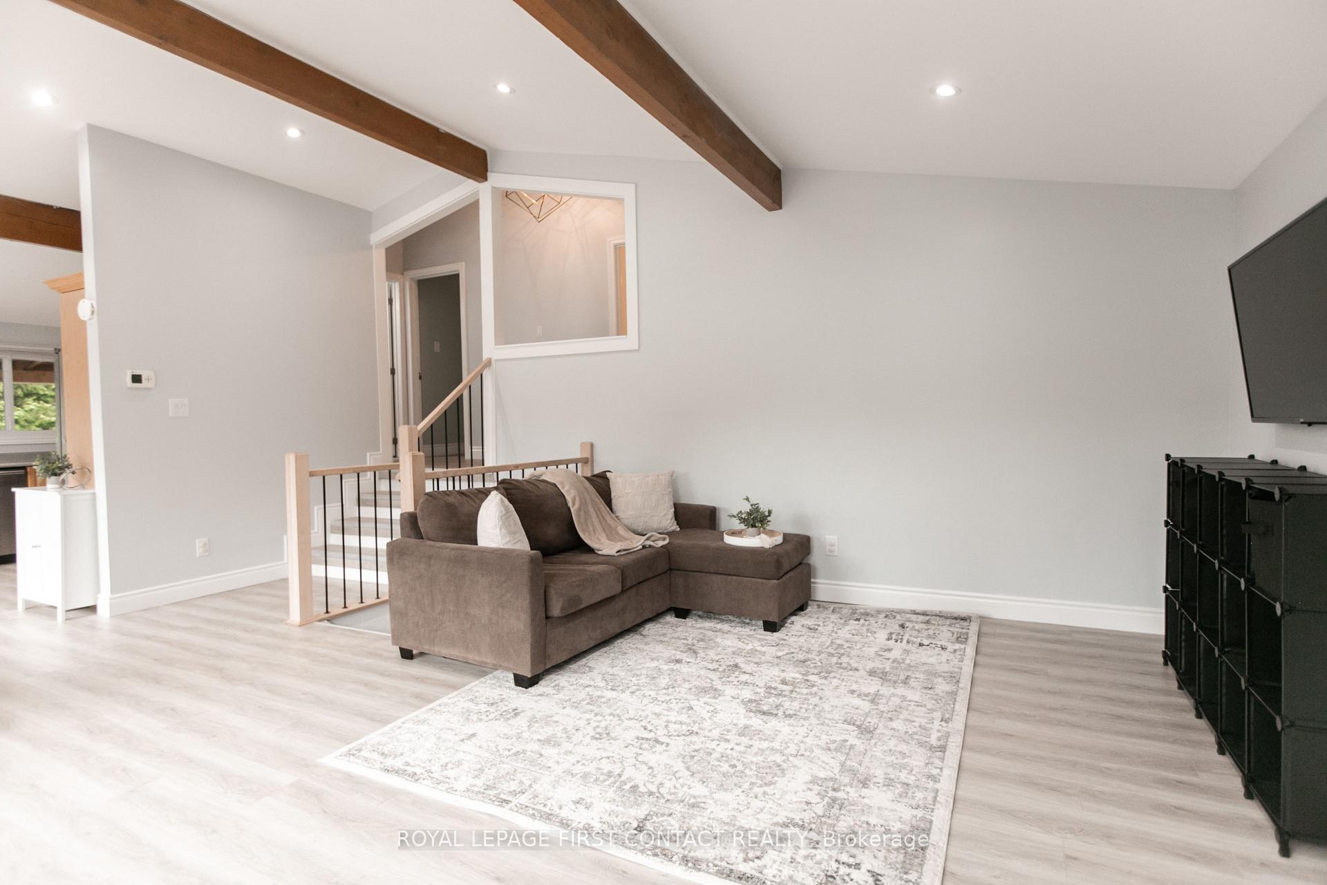 Photo 4 of 1533 Gill Road, Springwater, Midhurst — HOMEH