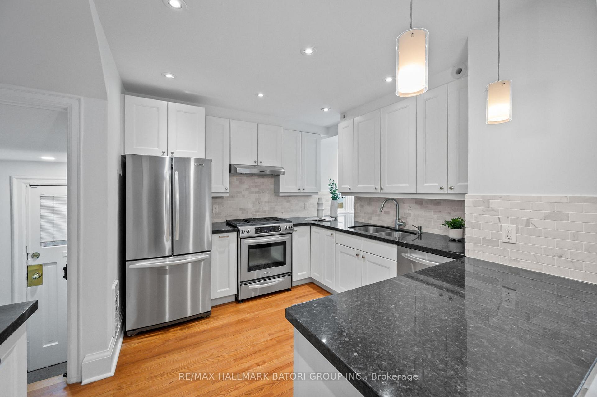 Photo 5 of 30 Park Hill Road, Toronto, Forest Hill North — HOMEH