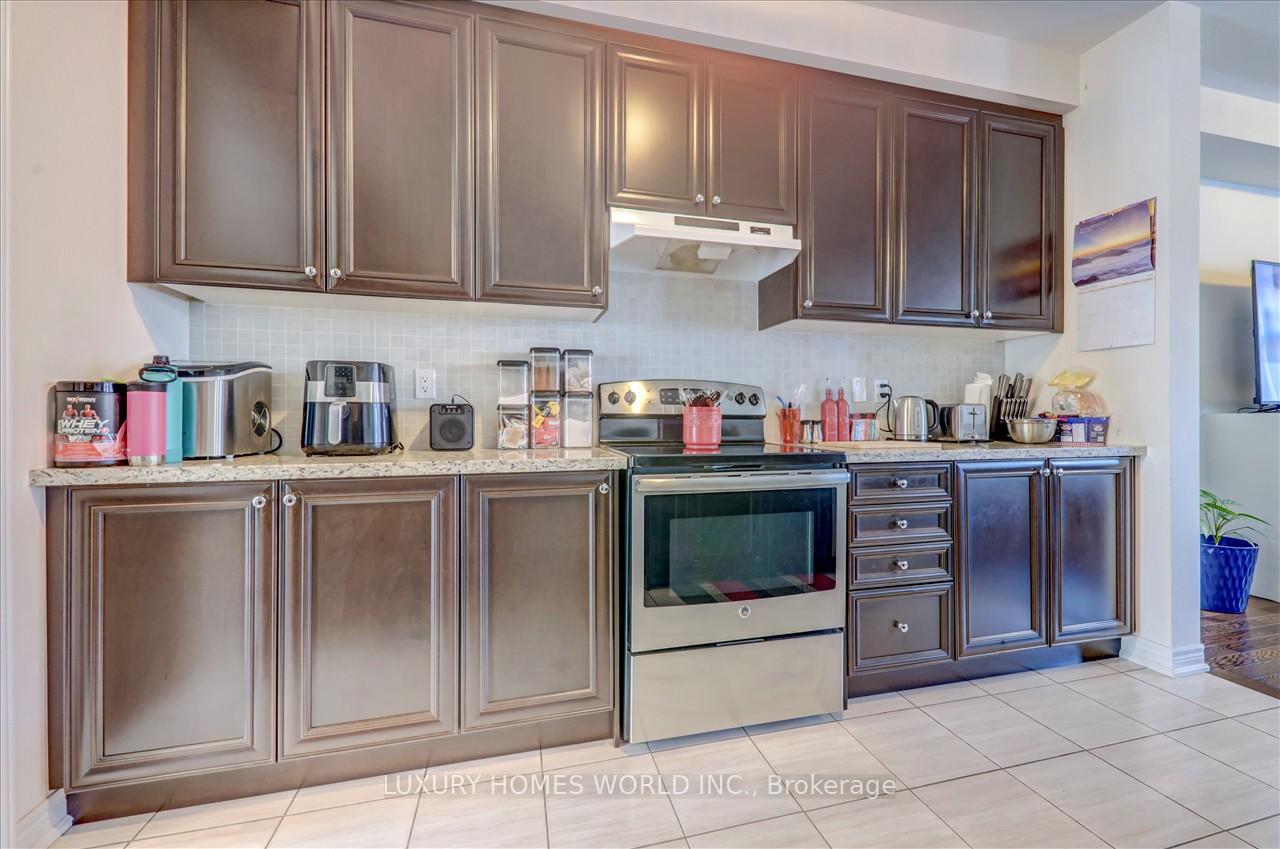 Photo 12 of 22 Tilbury Gate, Markham, Cornell — HOMEH