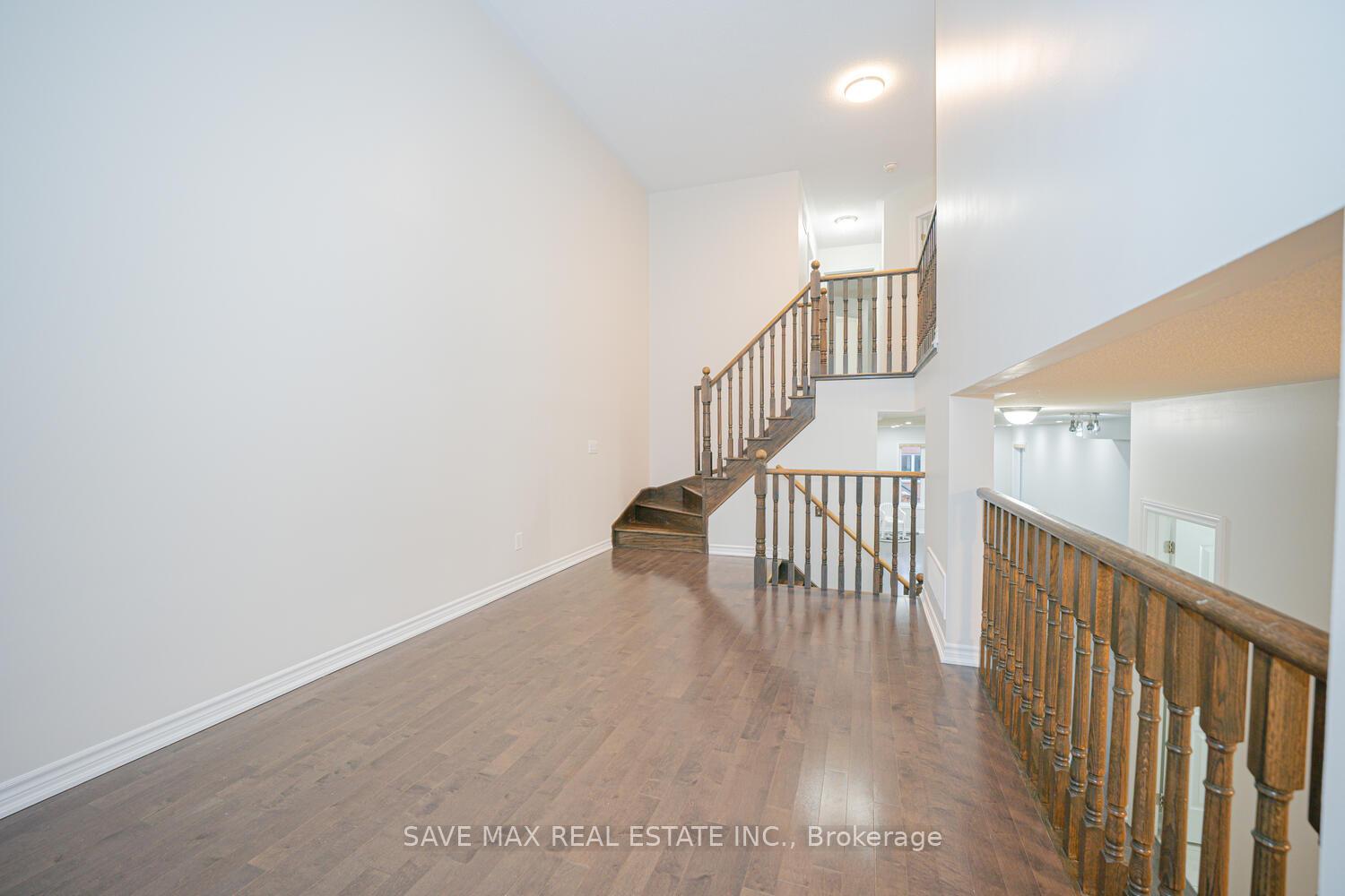Photo 3 of 12 Losino Street, Caledon, Rural Caledon — HOMEH