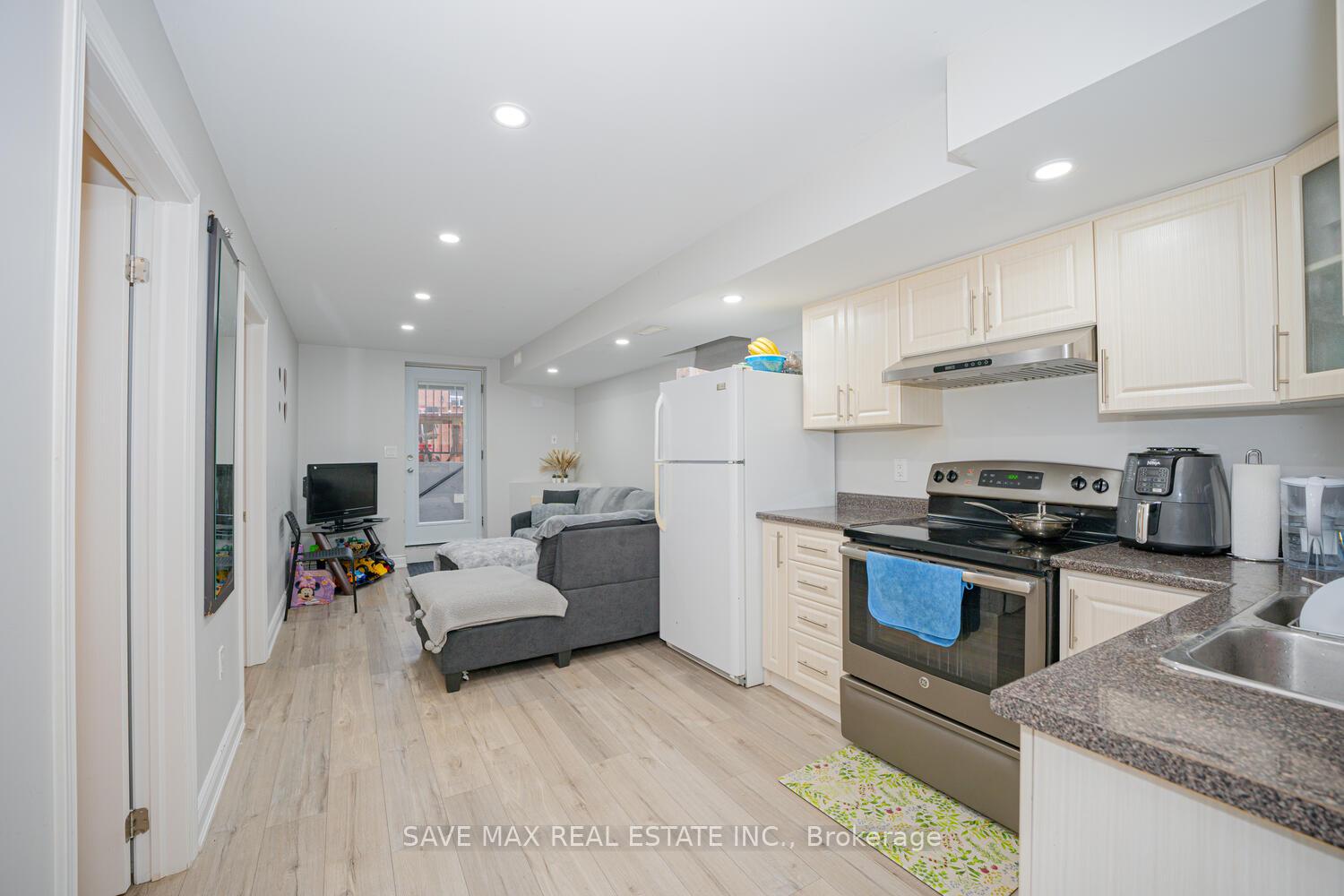 Photo 13 of 12 Losino Street, Caledon, Rural Caledon — HOMEH