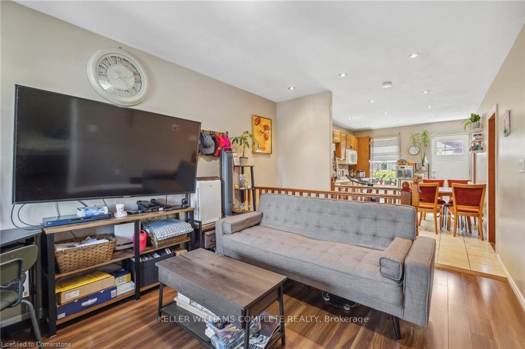 Photo 8 of 10 Craigmiller Avenue, Hamilton, Crown Point — HOMEH