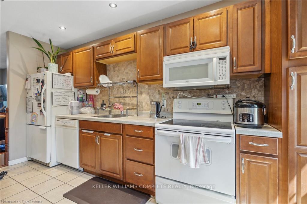 Photo 15 of 10 Craigmiller Avenue, Hamilton, Crown Point — HOMEH