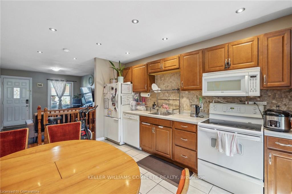 Photo 14 of 10 Craigmiller Avenue, Hamilton, Crown Point — HOMEH