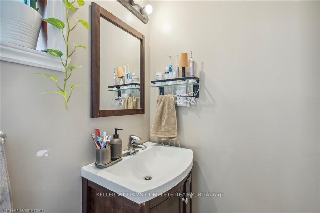 Photo 19 of 10 Craigmiller Avenue, Hamilton, Crown Point — HOMEH
