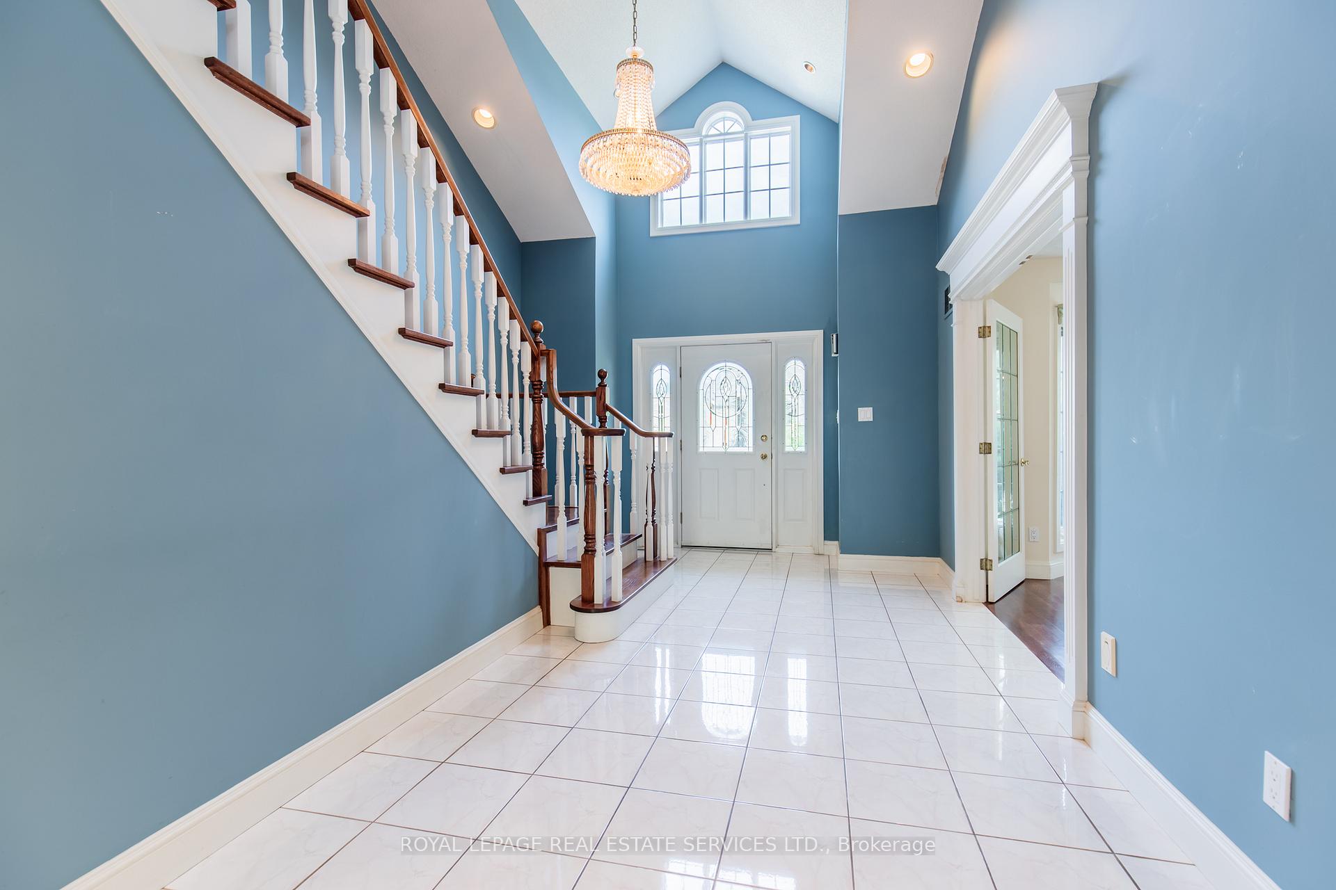 Photo 4 of 57 Orr Crescent, Hamilton, Stoney Creek — HOMEH
