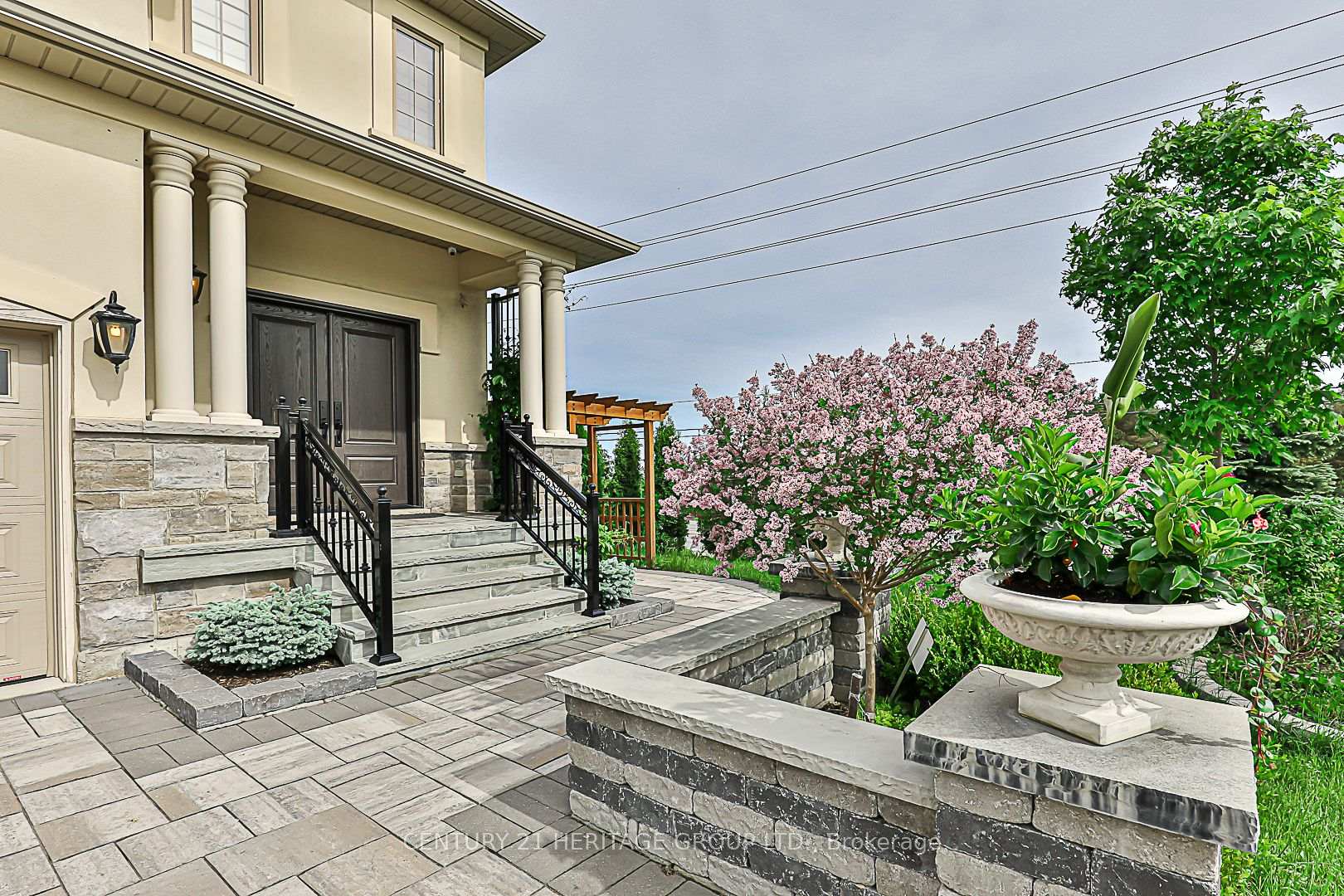 Photo 3 of 63 Lady Karen Crescent, Vaughan, Patterson — HOMEH