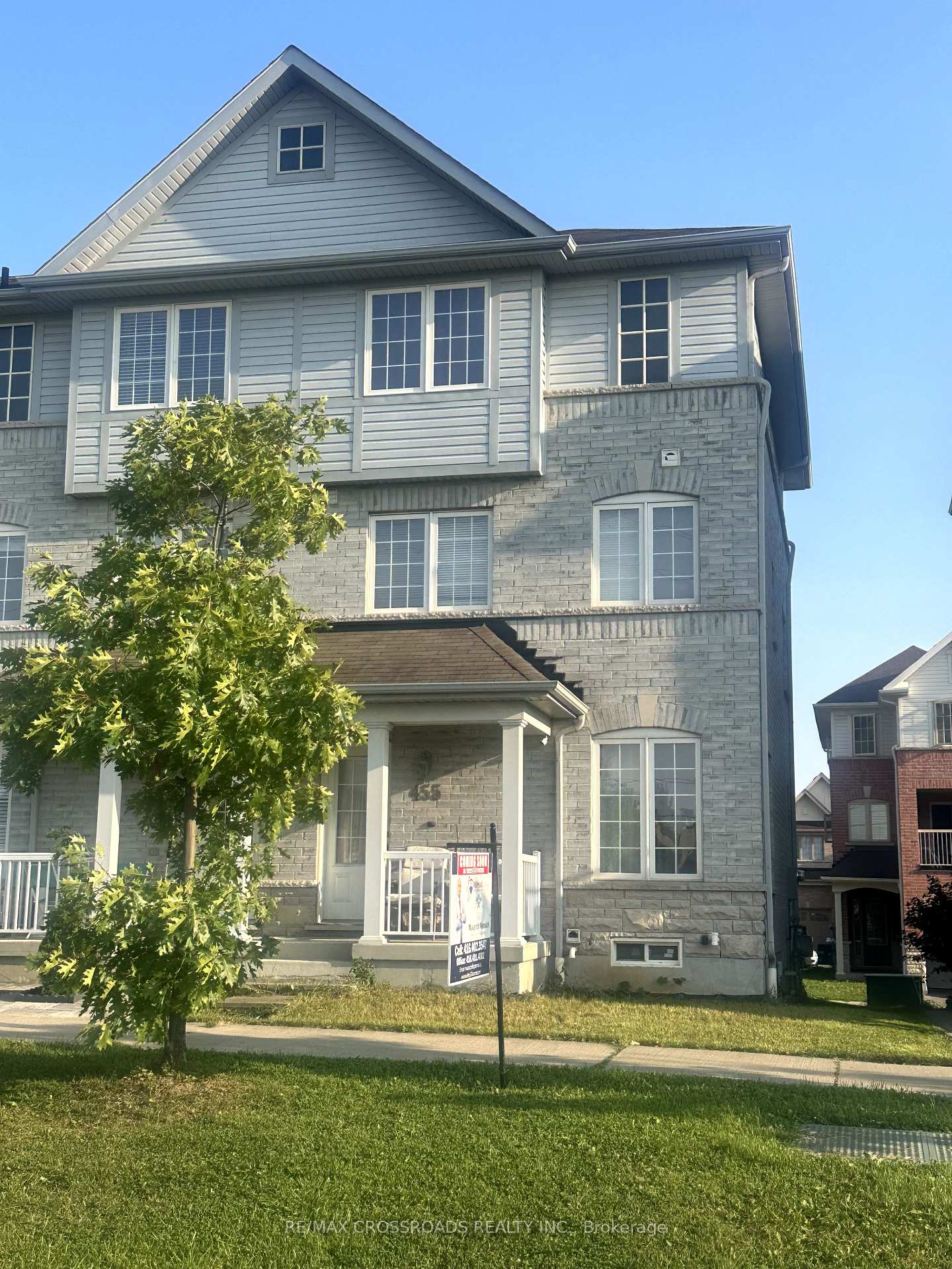 Front of 455 Rossland Road E