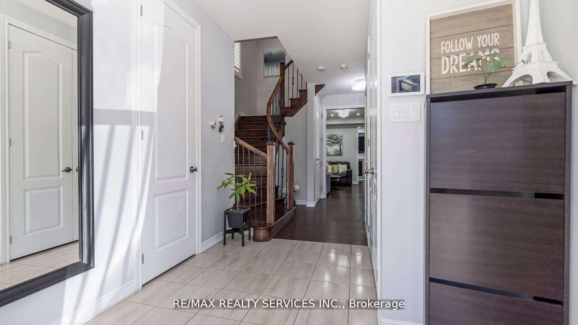 Photo 2 of 104 Roulette Crescent, Brampton, Northwest Brampton — HOMEH
